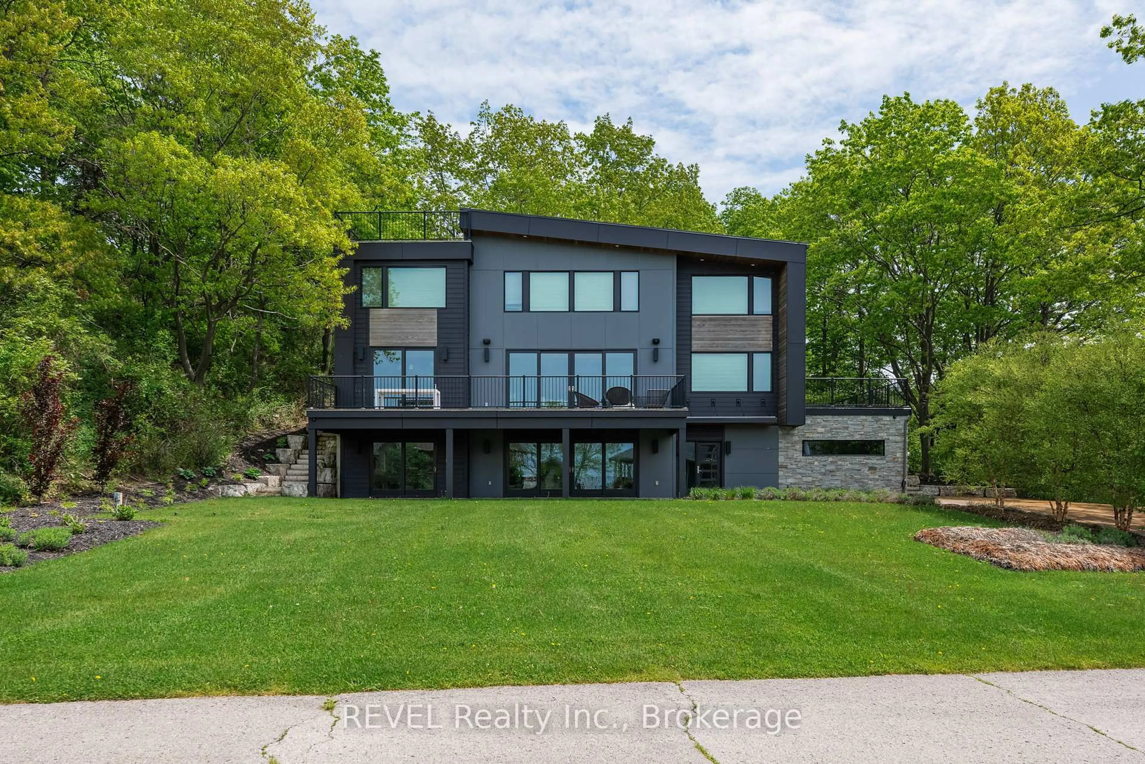 Home with brick exterior material, water/lake/river/ocean view for 4940 SOUTH SHORE Rd, Fort Erie Ontario L0S 1N0