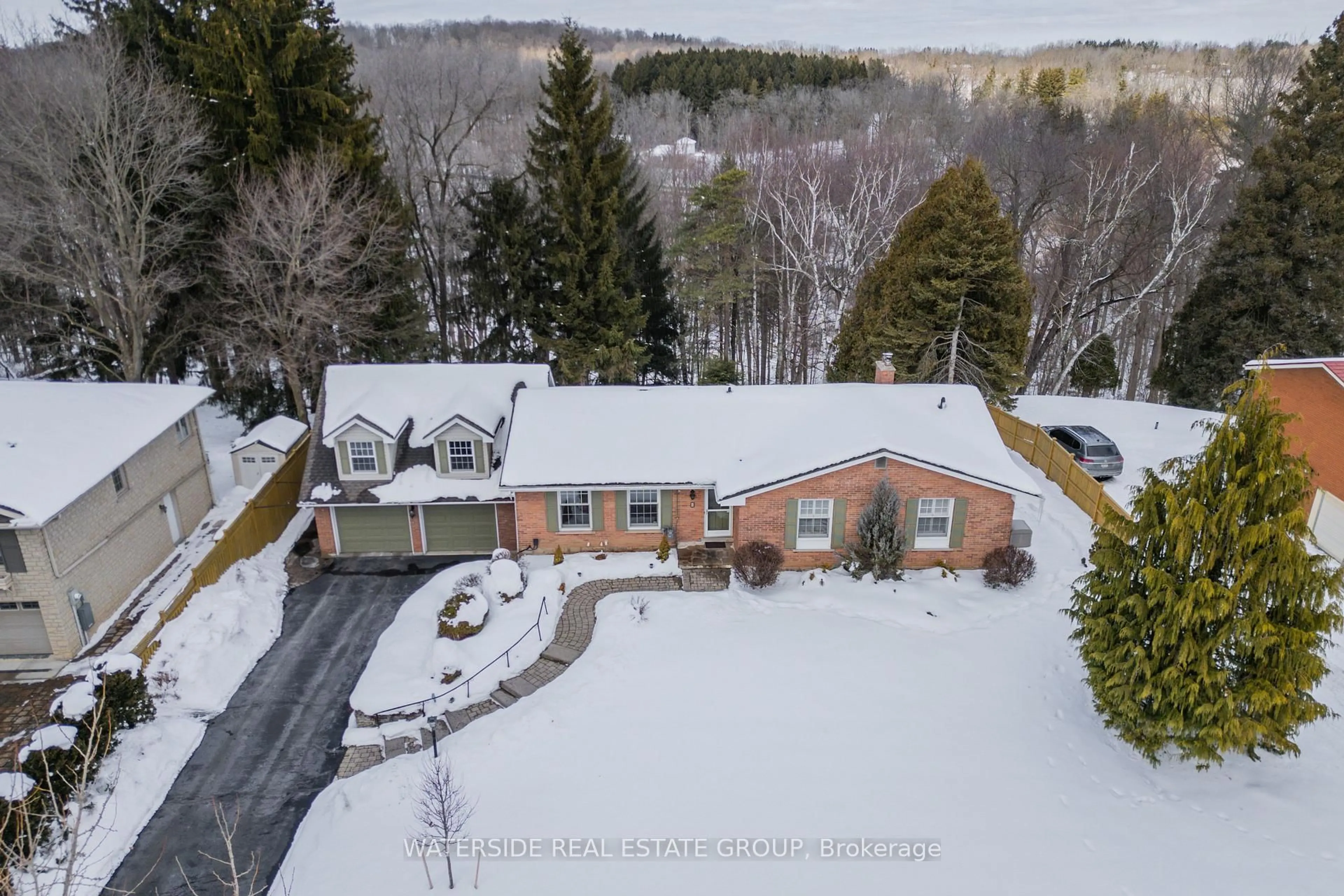 A pic from outside/outdoor area/front of a property/back of a property/a pic from drone, mountain view for 136 Highway 8, Hamilton Ontario L9H 4V5