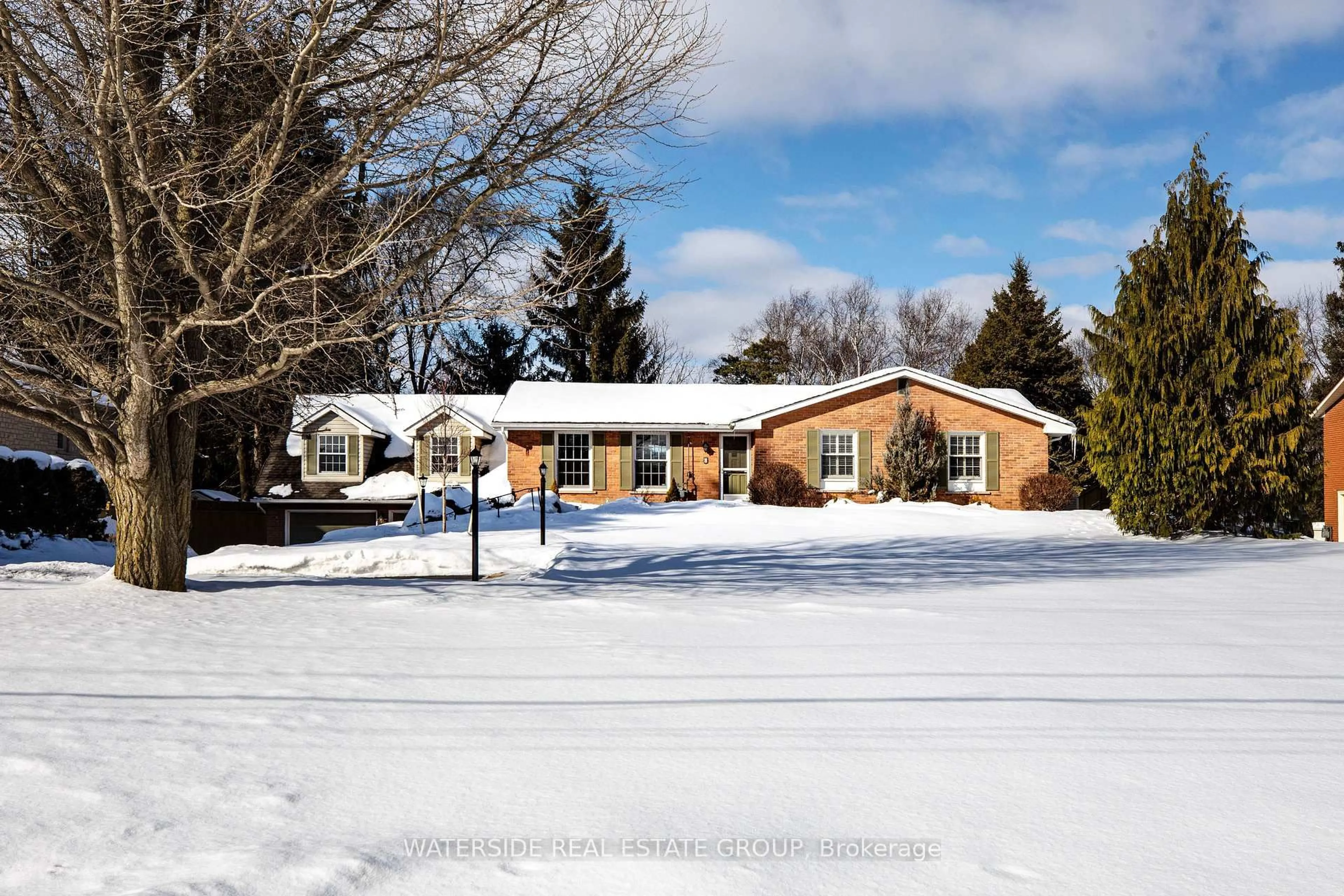 Unknown for 136 Highway 8, Hamilton Ontario L9H 4V5