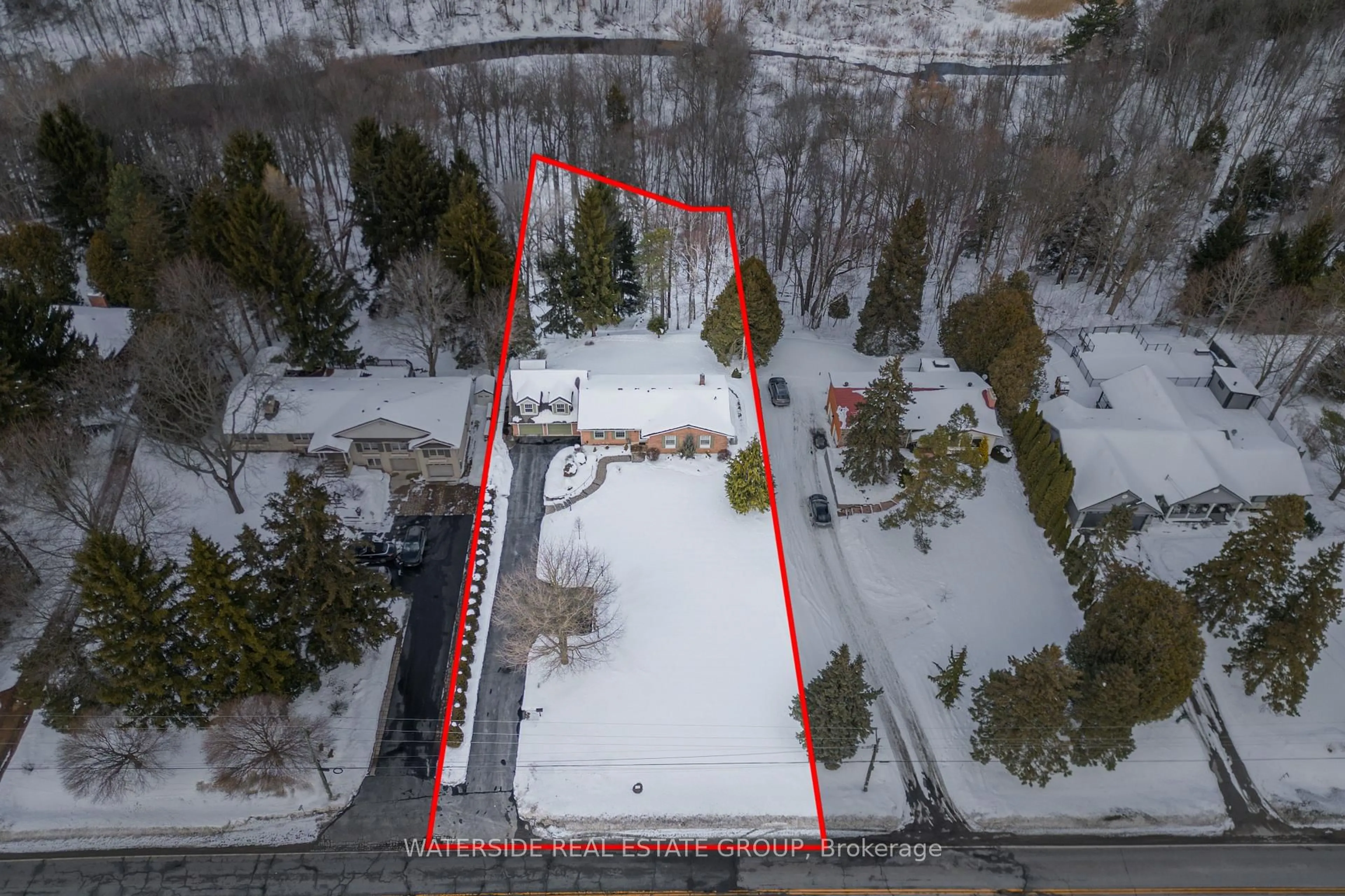 A pic from outside/outdoor area/front of a property/back of a property/a pic from drone, street for 136 Highway 8, Hamilton Ontario L9H 4V5