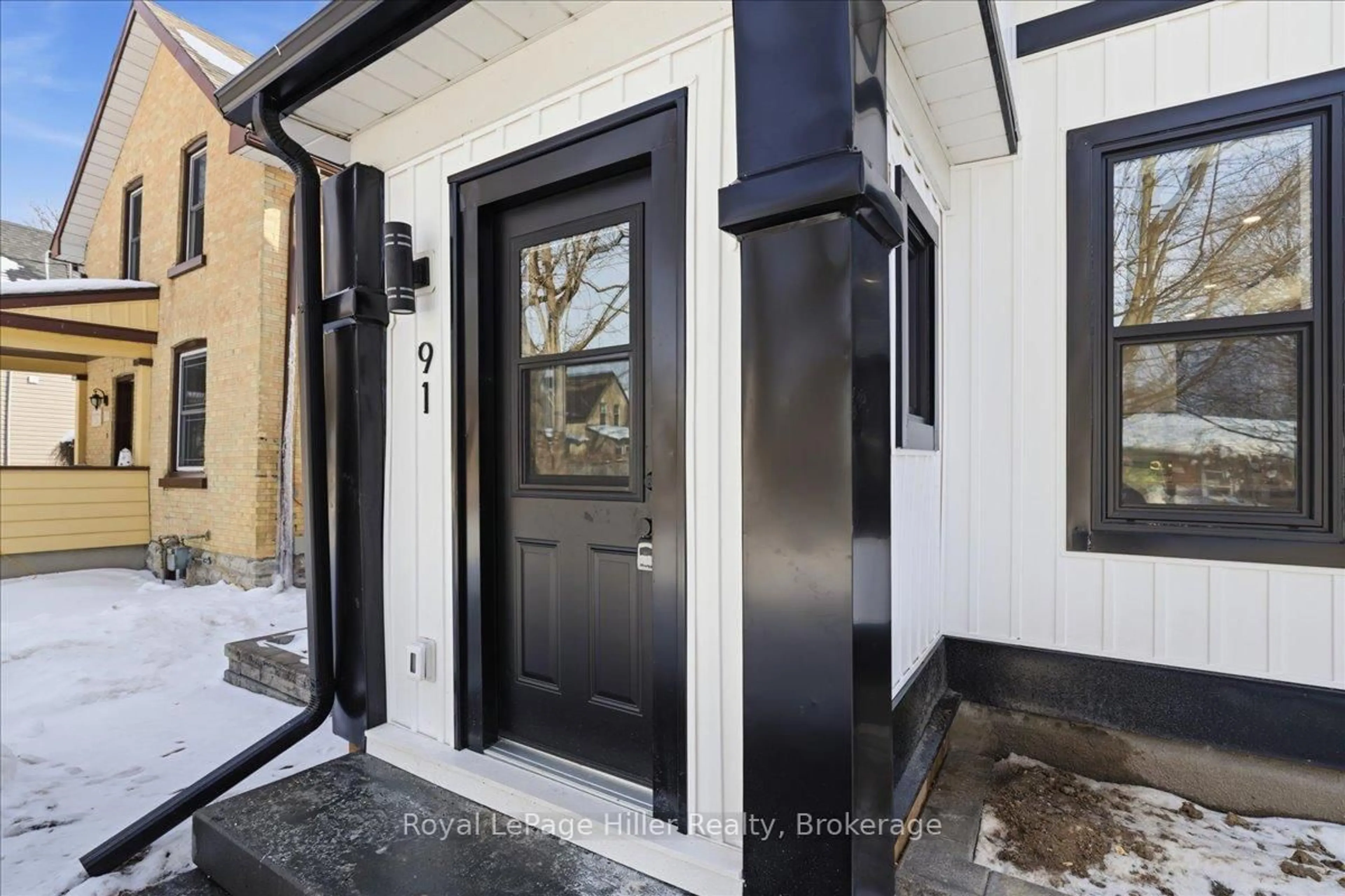 Indoor entryway for 91 Dufferin St, Stratford Ontario N5A 2G7