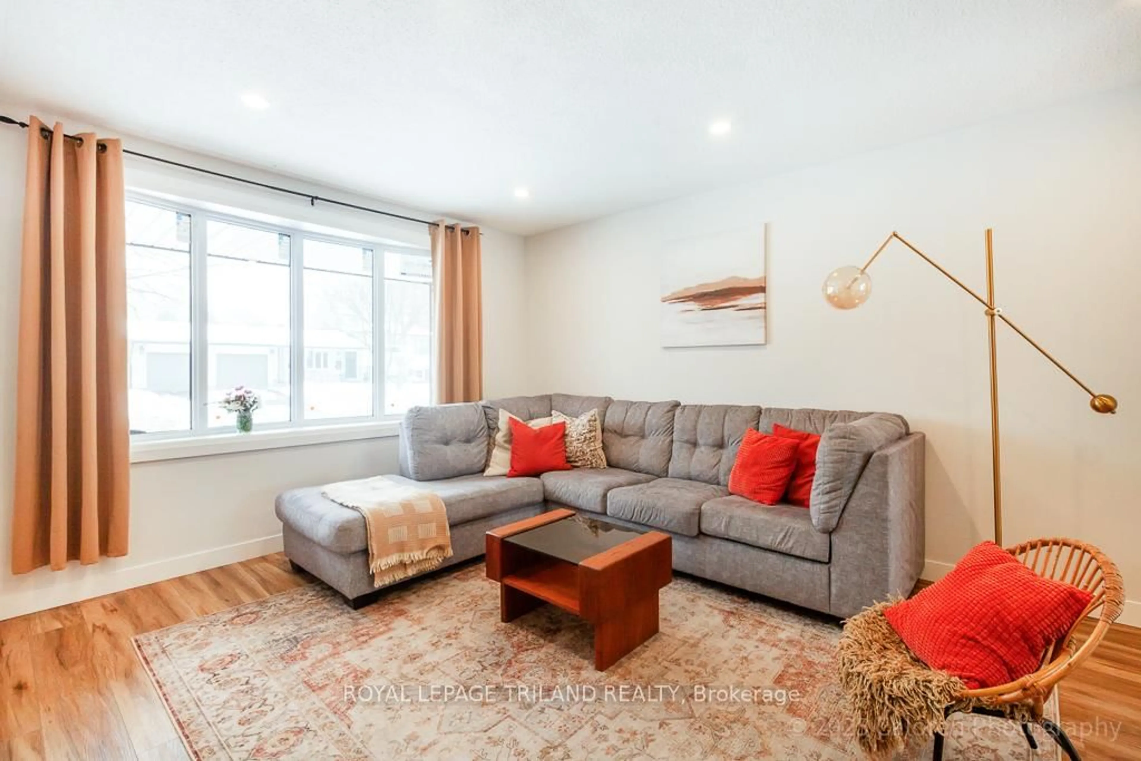 Living room with furniture, wood/laminate floor for 373 Blue Forest Dr, London North Ontario N6G 3K1