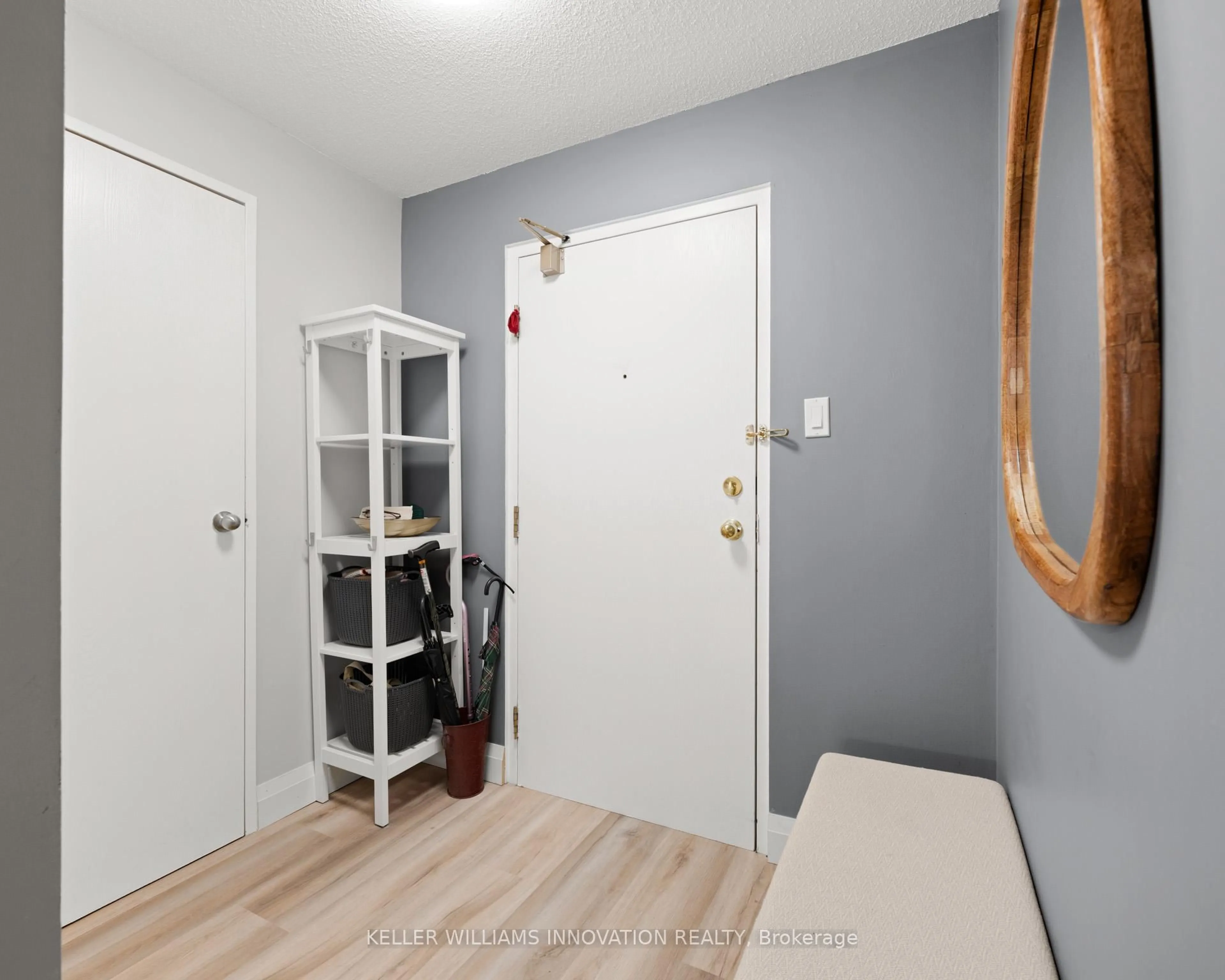 Indoor entryway for 35 Green Valley Dr #204, Waterloo Ontario N2P 2A5