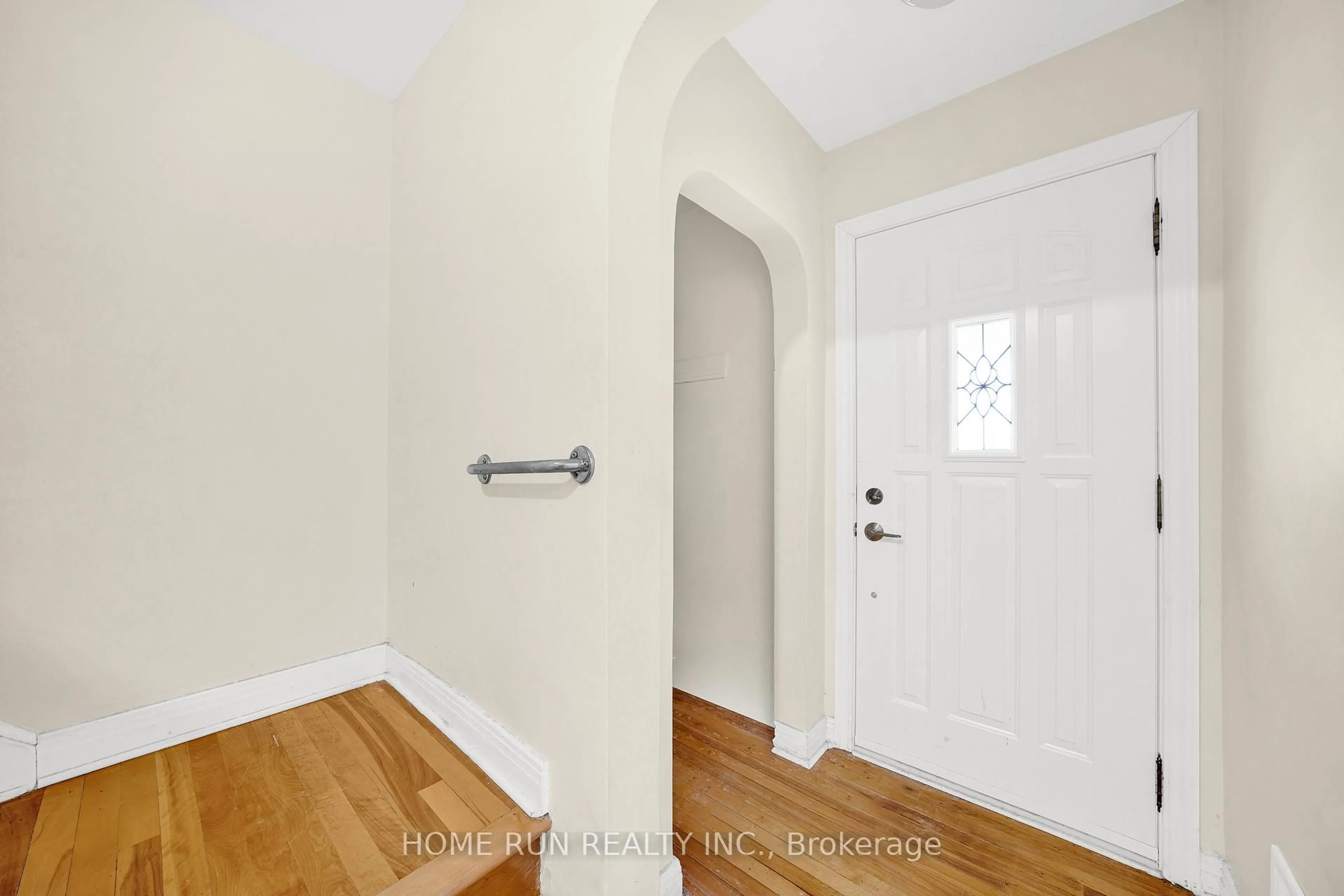 Indoor entryway for 546 Donald St, Ottawa Ontario K1K 1L7