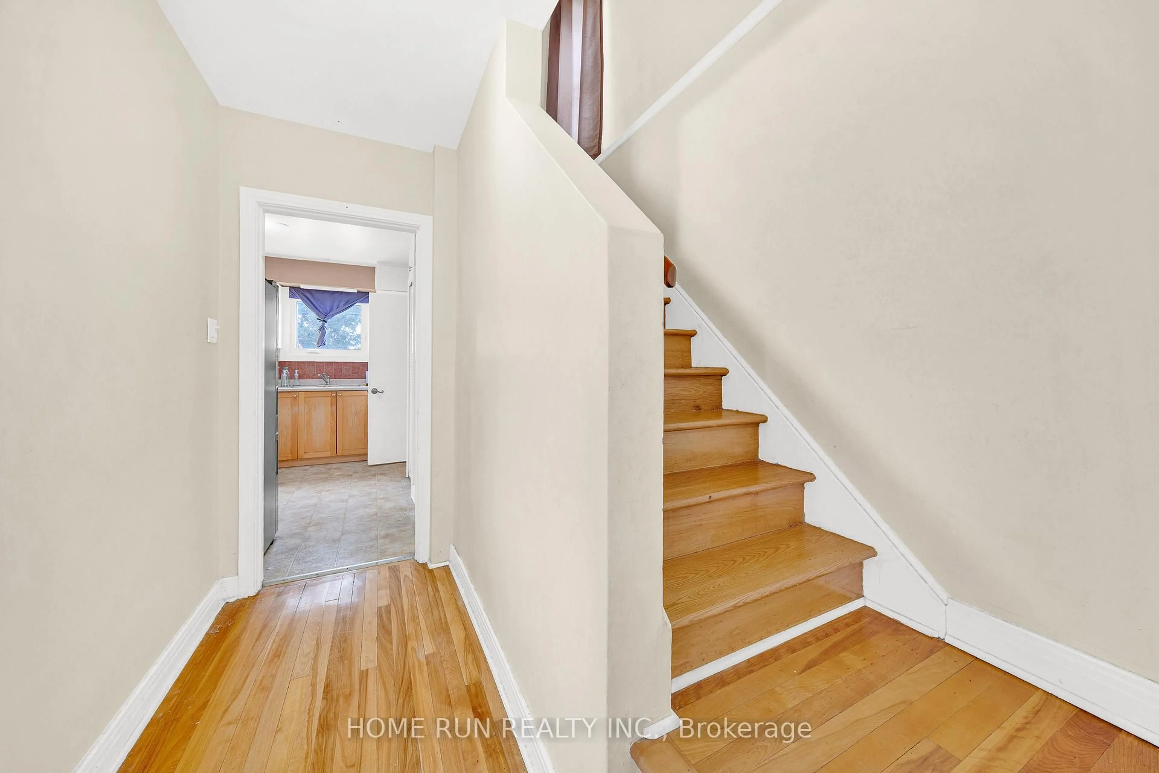 Unknown for 546 Donald St, Ottawa Ontario K1K 1L7