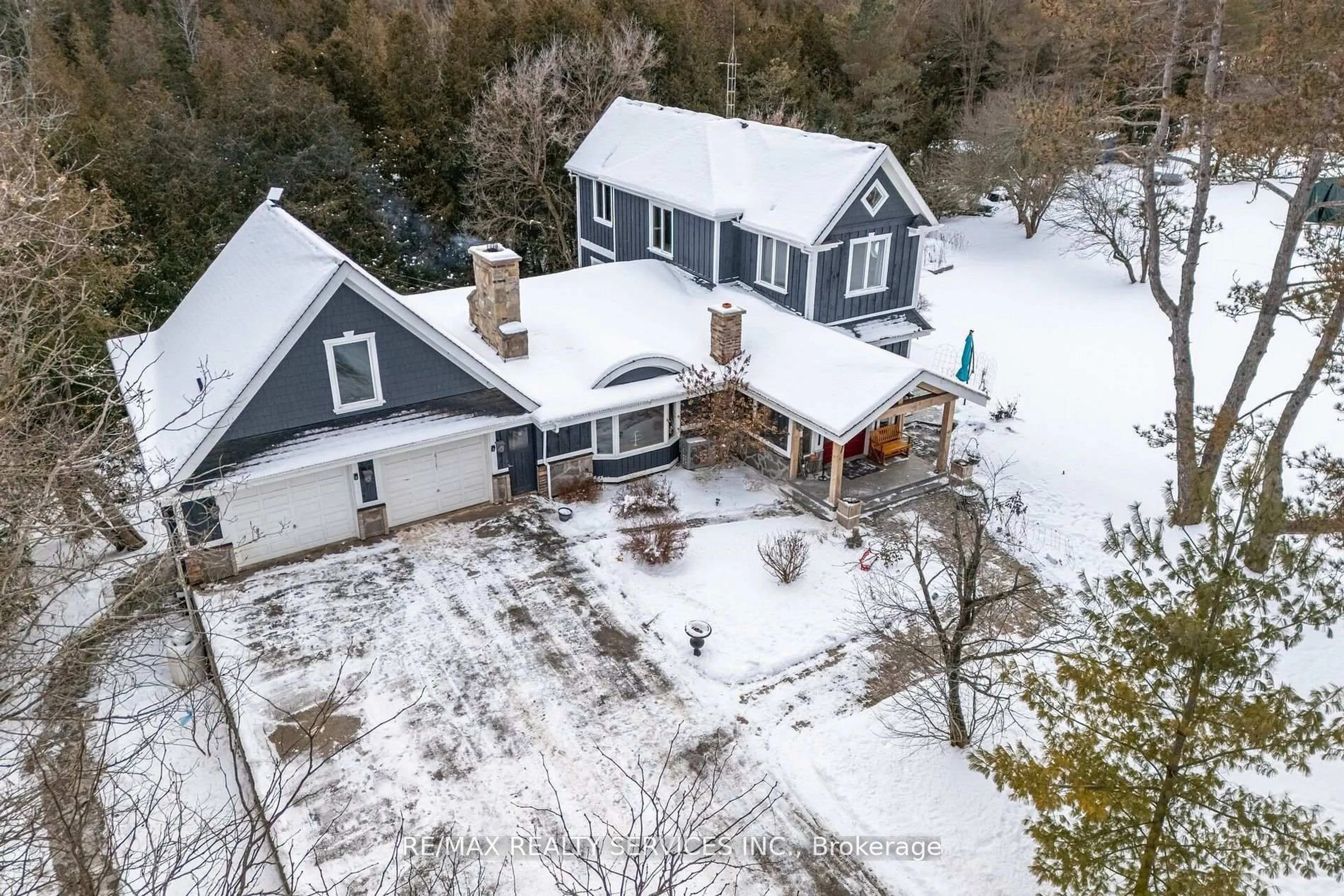 A pic from outside/outdoor area/front of a property/back of a property/a pic from drone, street for 7 Shell Cres, Mono Ontario L9W 2Y8
