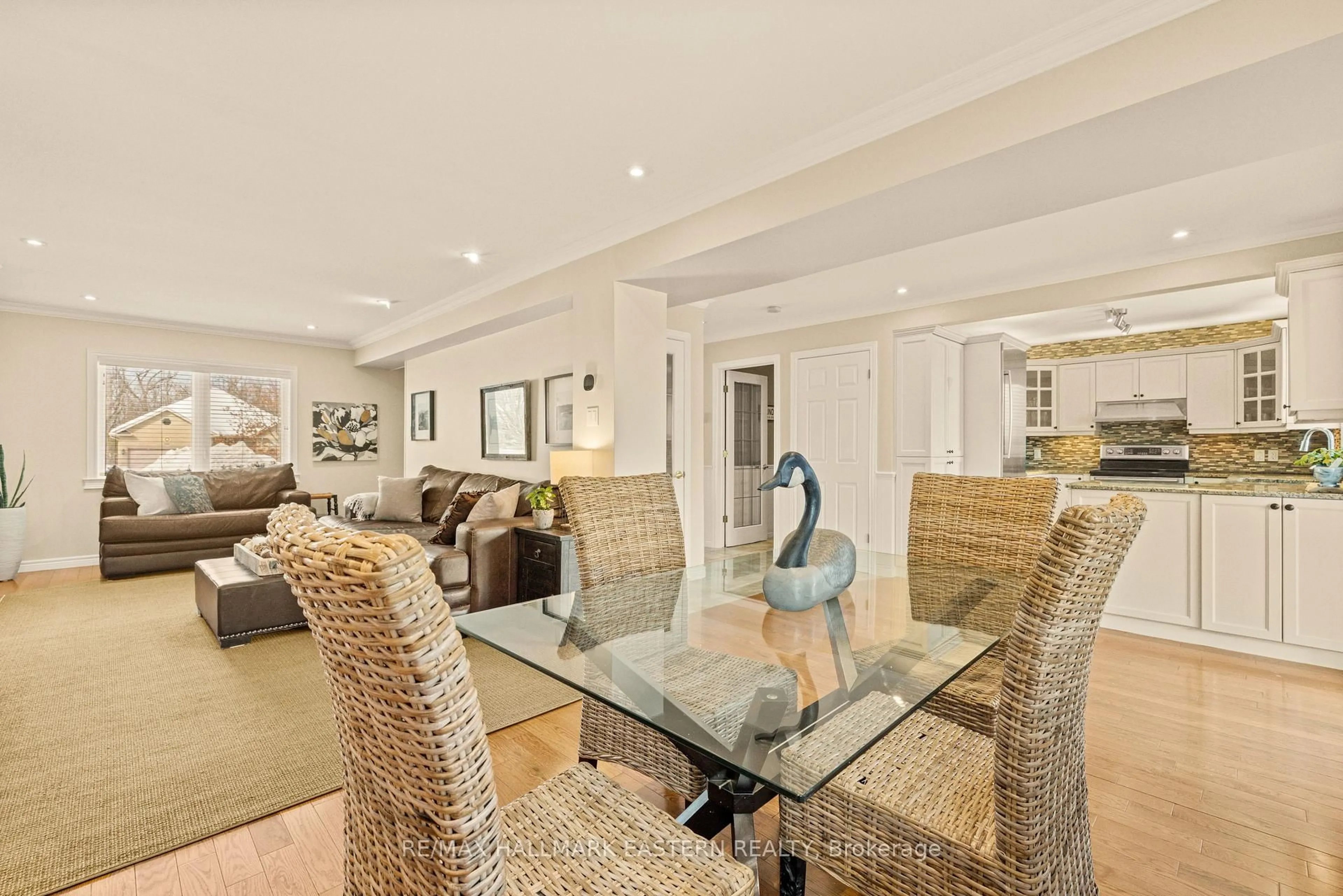 Dining room, unknown for 9 Bloomfield Crt, Selwyn Ontario K0L 2H0