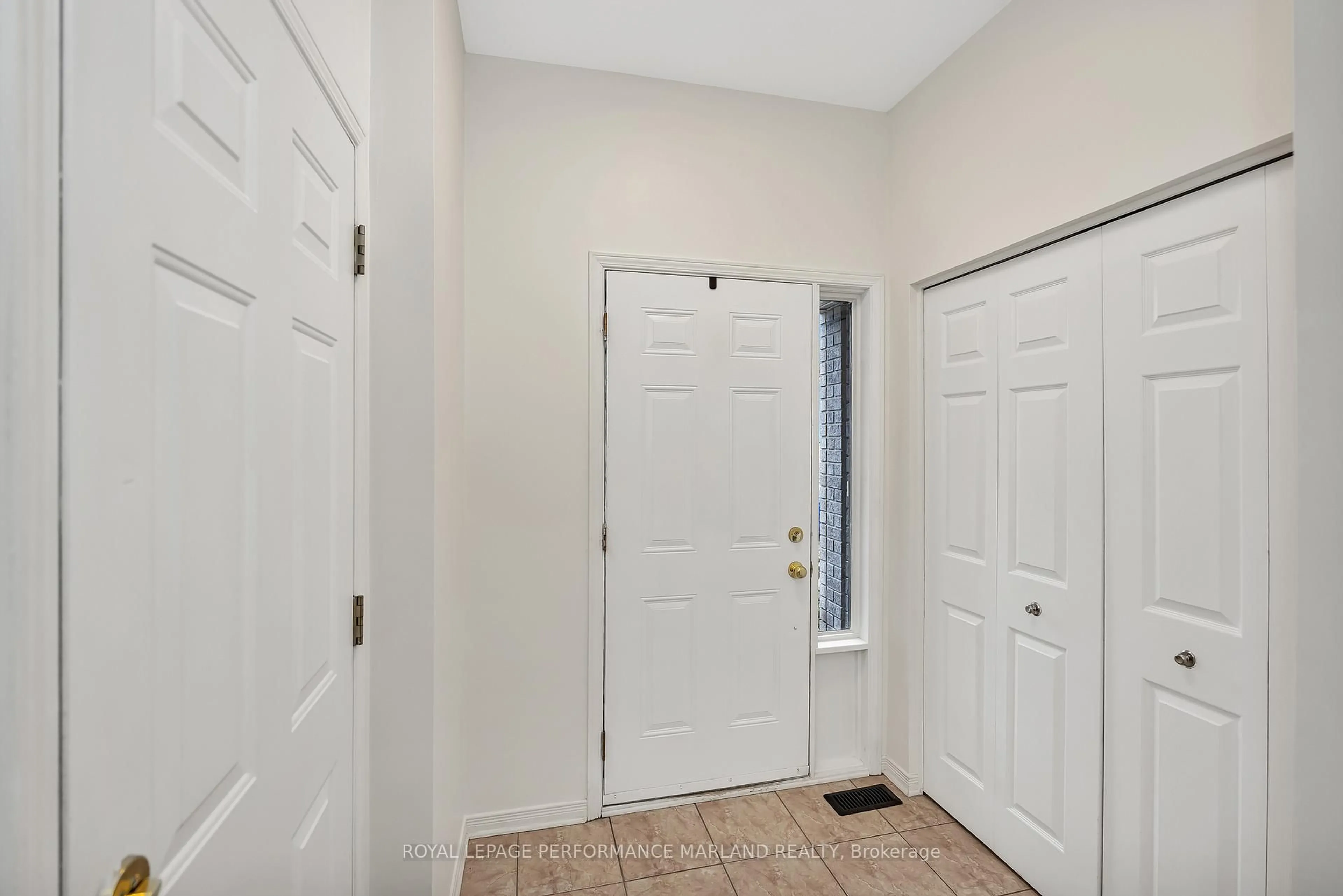 Indoor entryway for 151 Kinross Private, Ottawa Ontario K2K 3P8