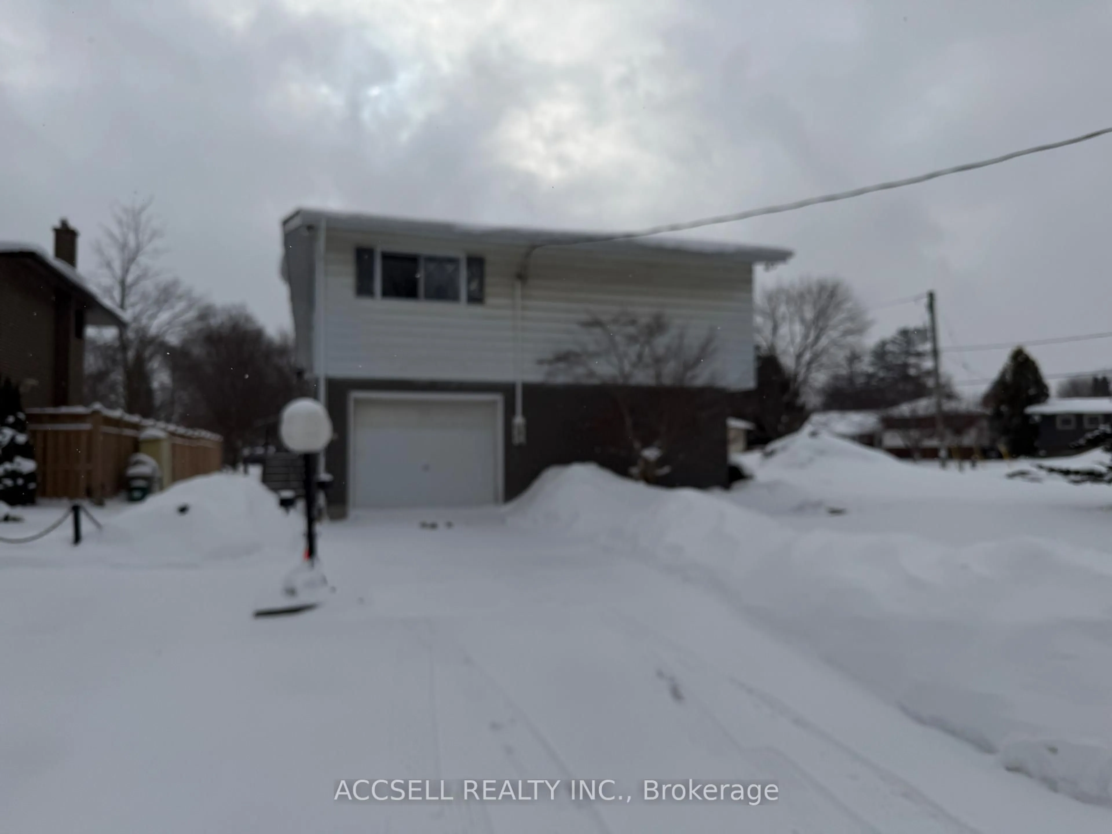 Blurry image for 774 St Albans Cres, Woodstock Ontario N4S 7E6