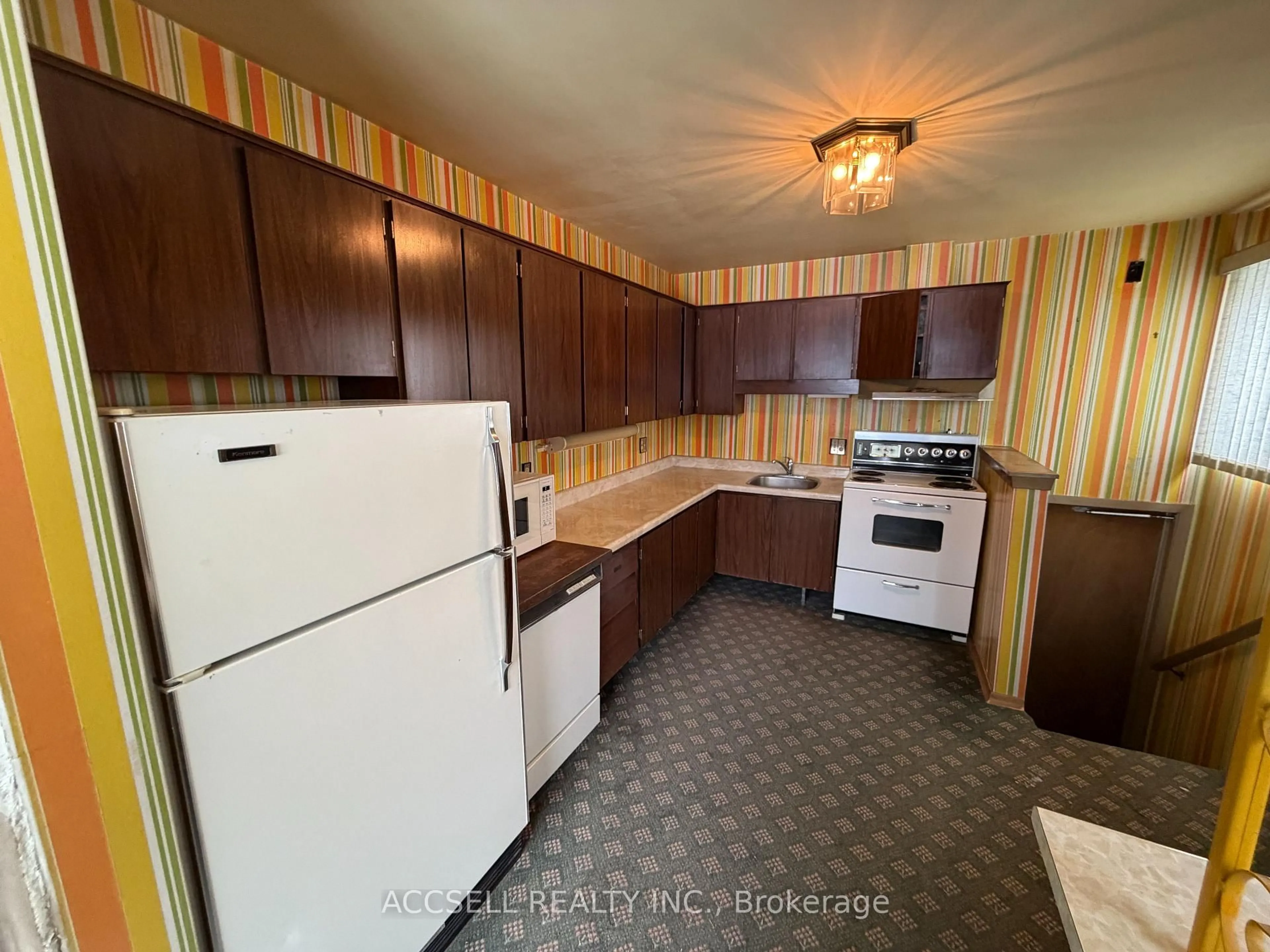 Standard kitchen, unknown for 774 St Albans Cres, Woodstock Ontario N4S 7E6