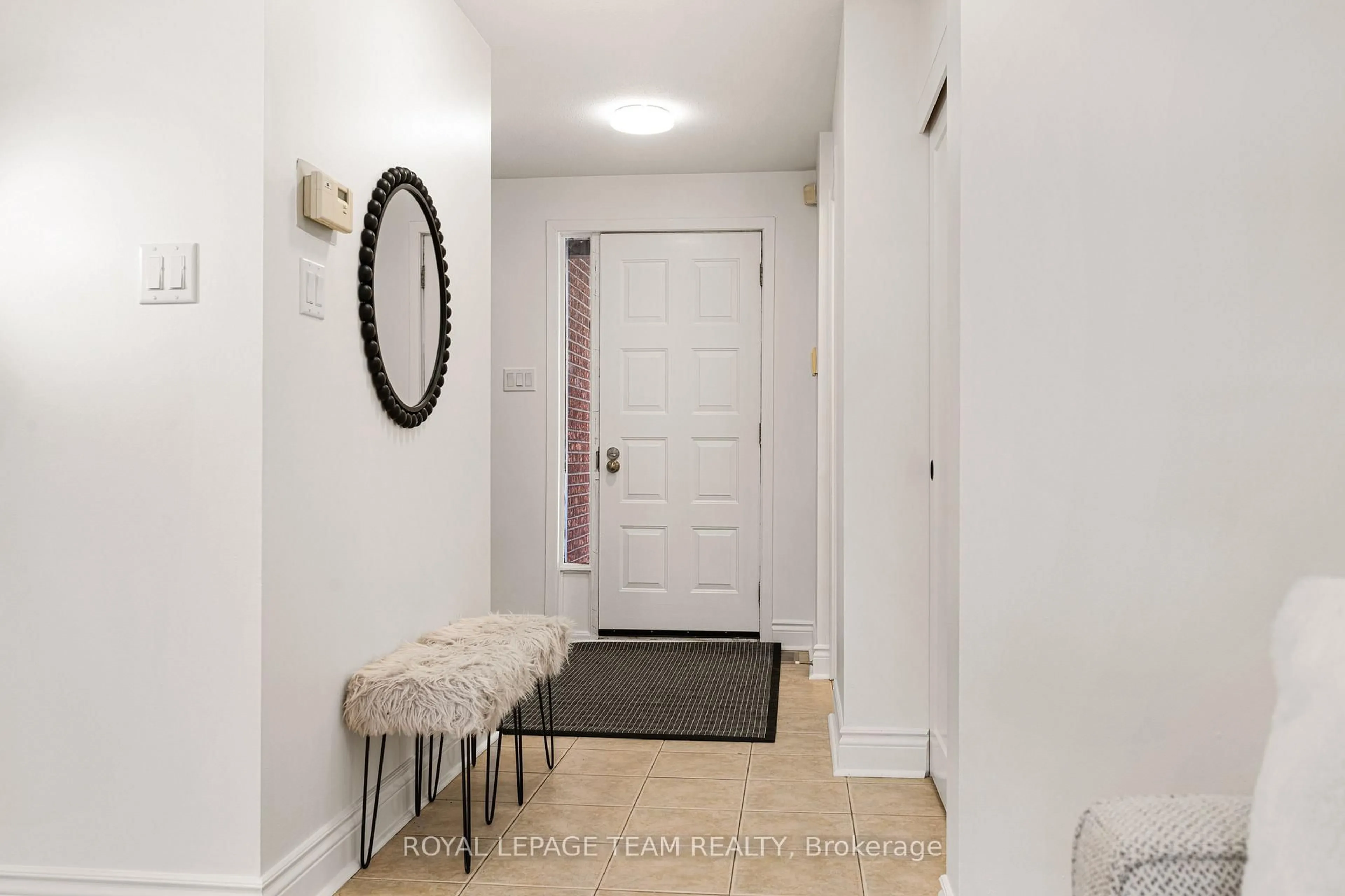 Indoor entryway for 8 Homestead St, Nepean Ontario K2E 7N8