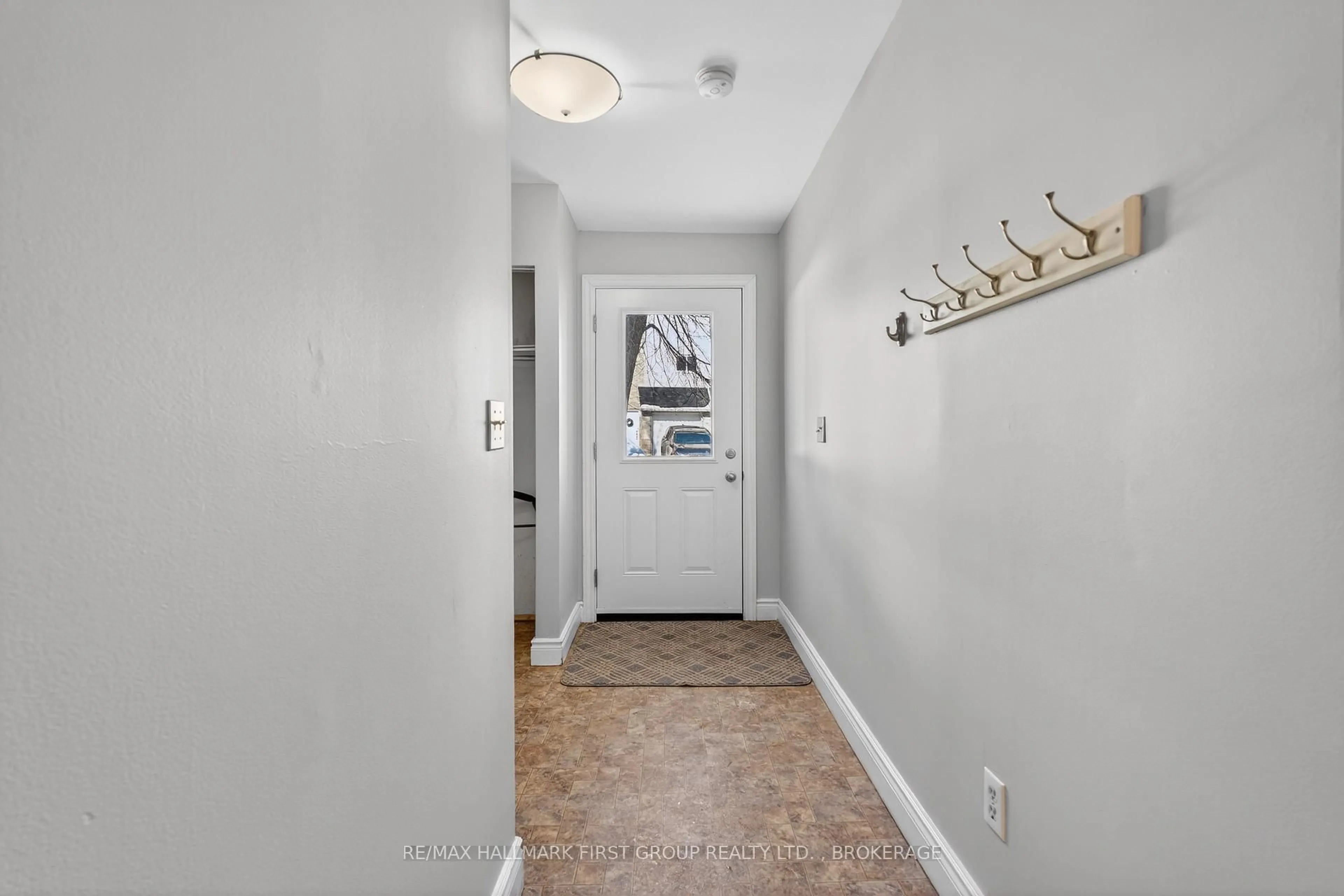 Indoor entryway for 1098 Craig Lane, Kingston Ontario K7M 7R9