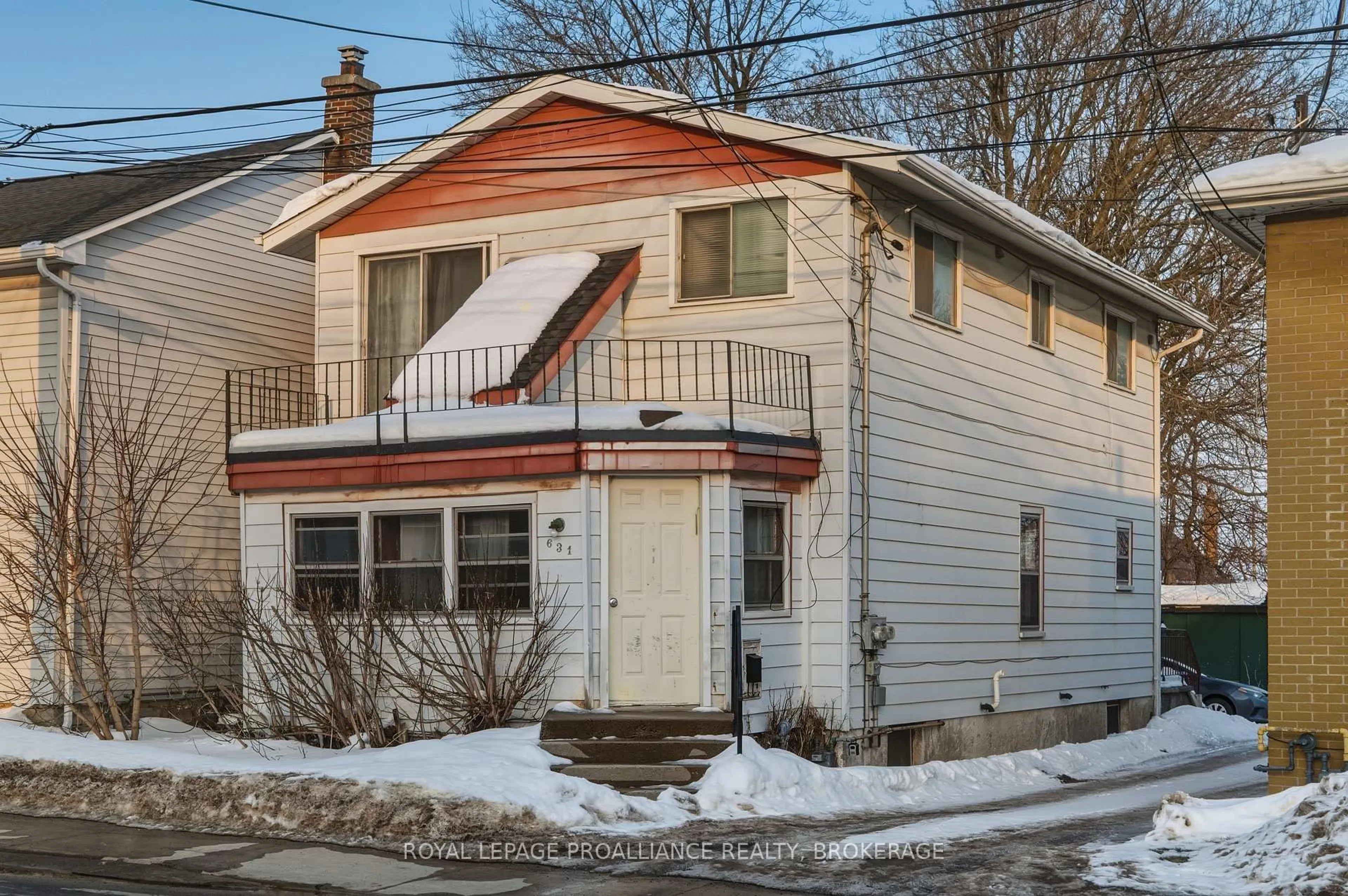 Home with vinyl exterior material, street for 631 Victoria St, Kingston Ontario K7K 4S3