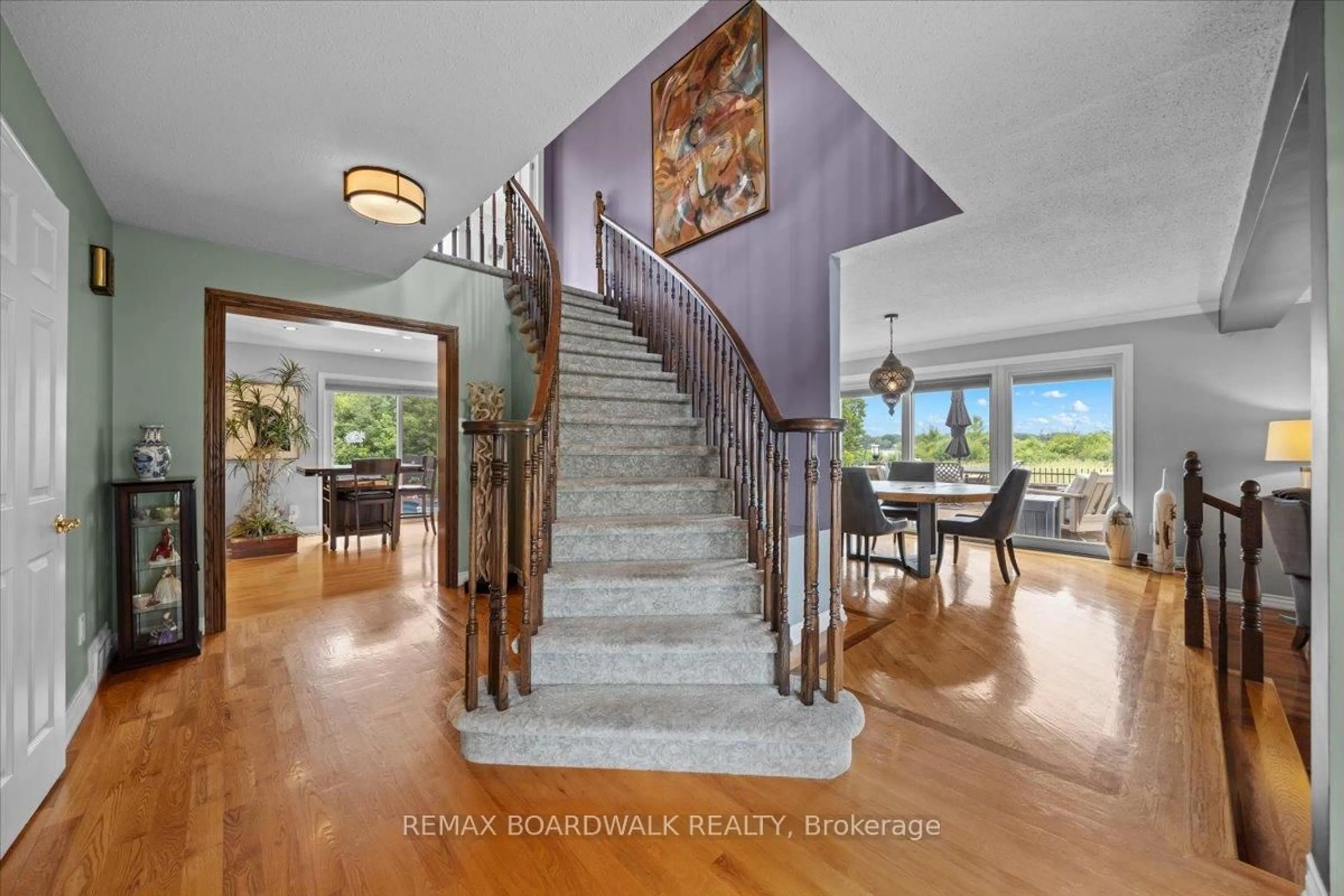 Indoor foyer for 800 Fairwinds Terr, Orleans Ontario K1C 2X6