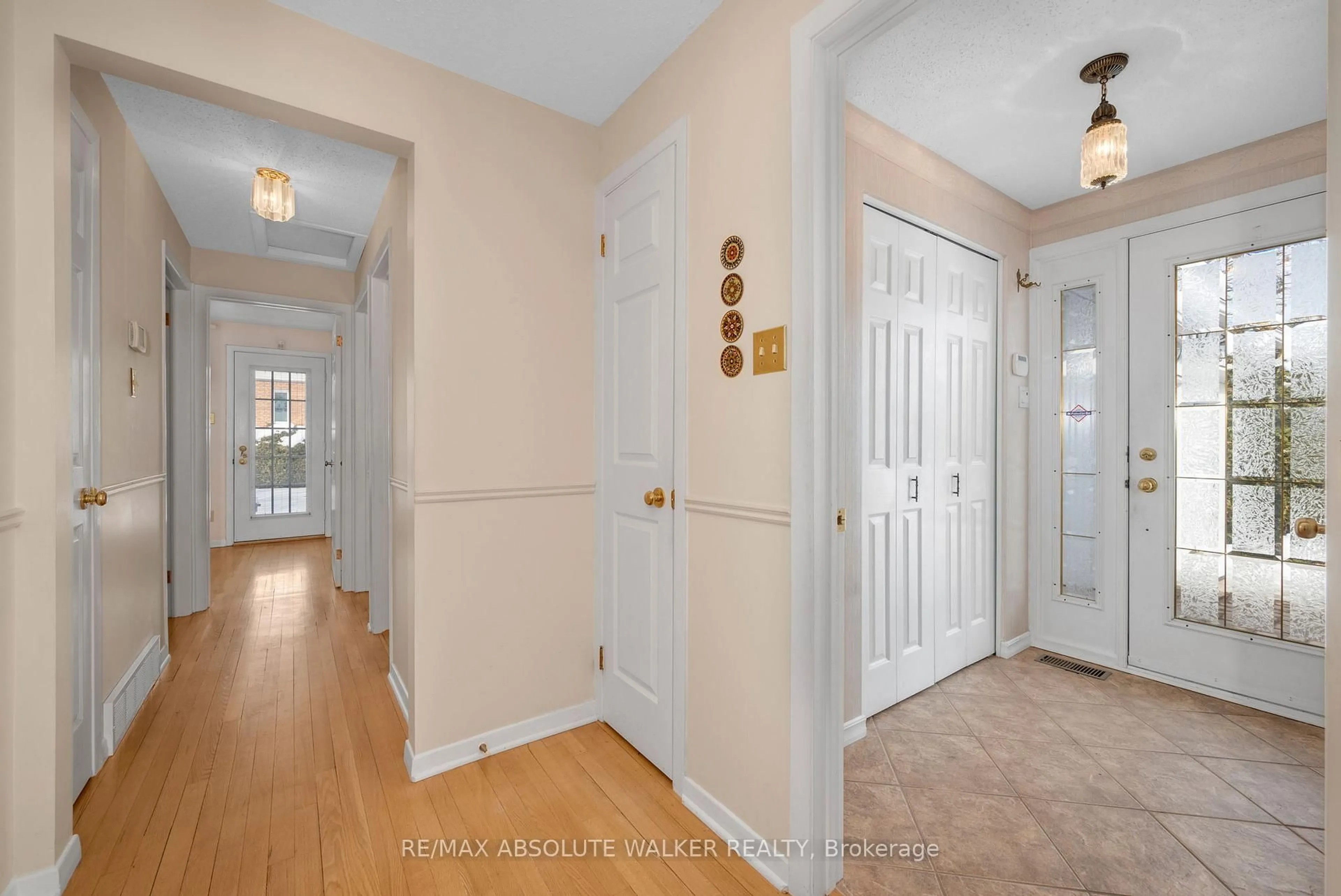 Indoor entryway for 1851 Burfield Ave, Ottawa Ontario K1J 6S9