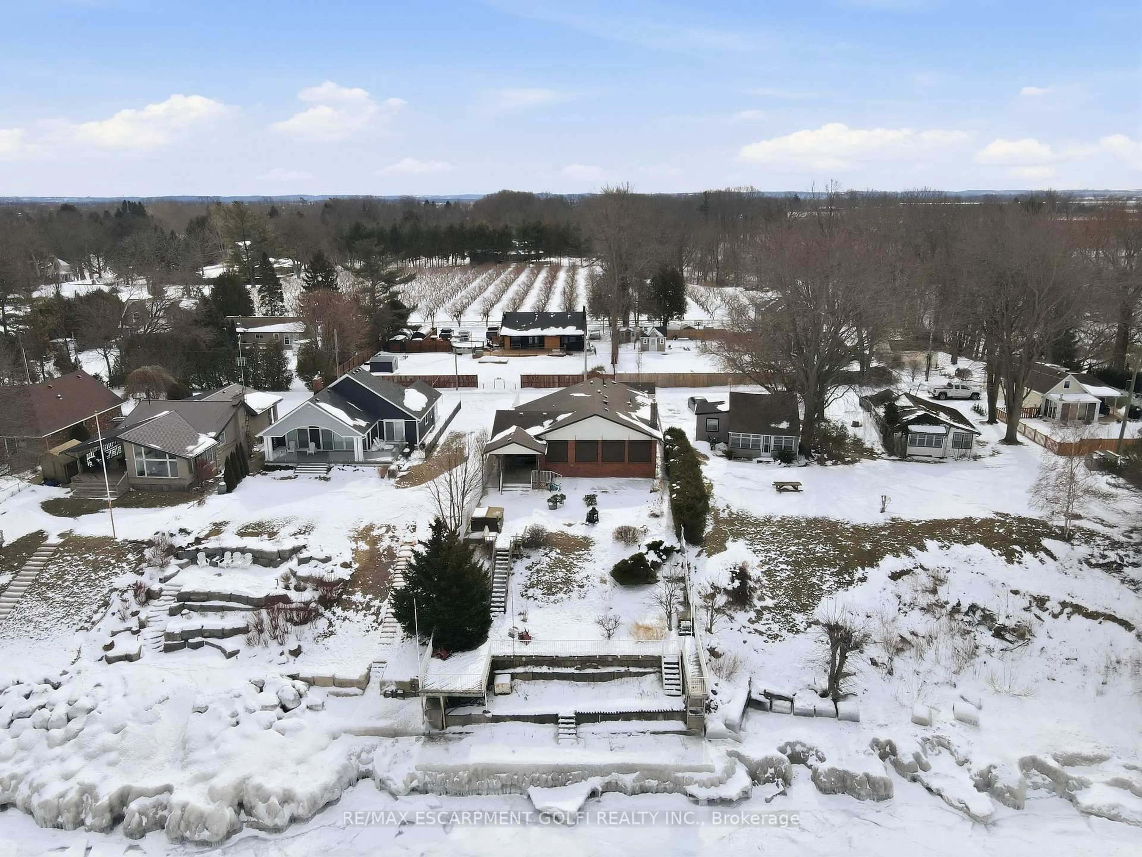 A pic from outside/outdoor area/front of a property/back of a property/a pic from drone, mountain view for 8 Firelane 14D Rd, Niagara-on-the-Lake Ontario L0S 1J0