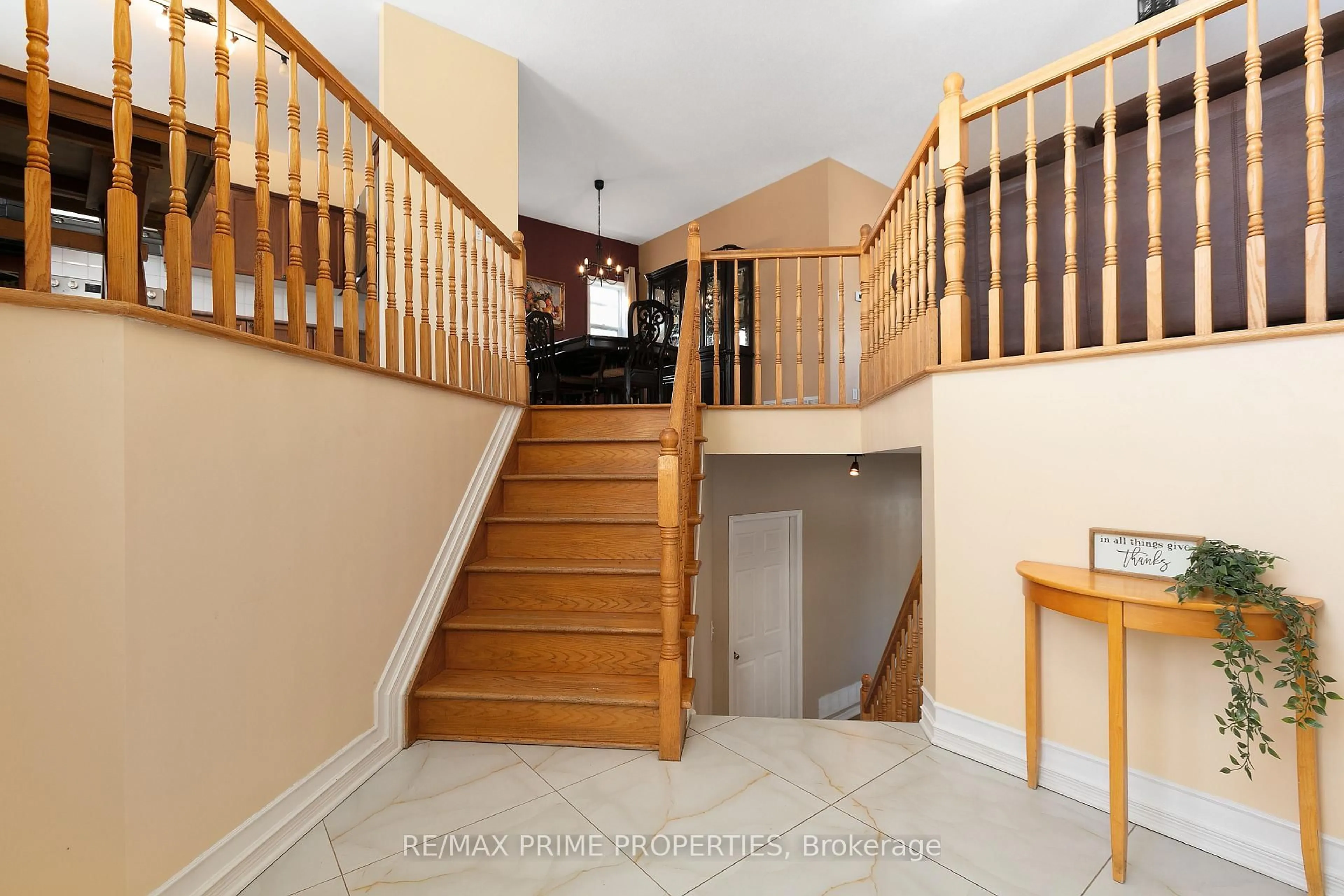 Indoor foyer for 1567 Rumford Dr, Ottawa Ontario K4A 4C1