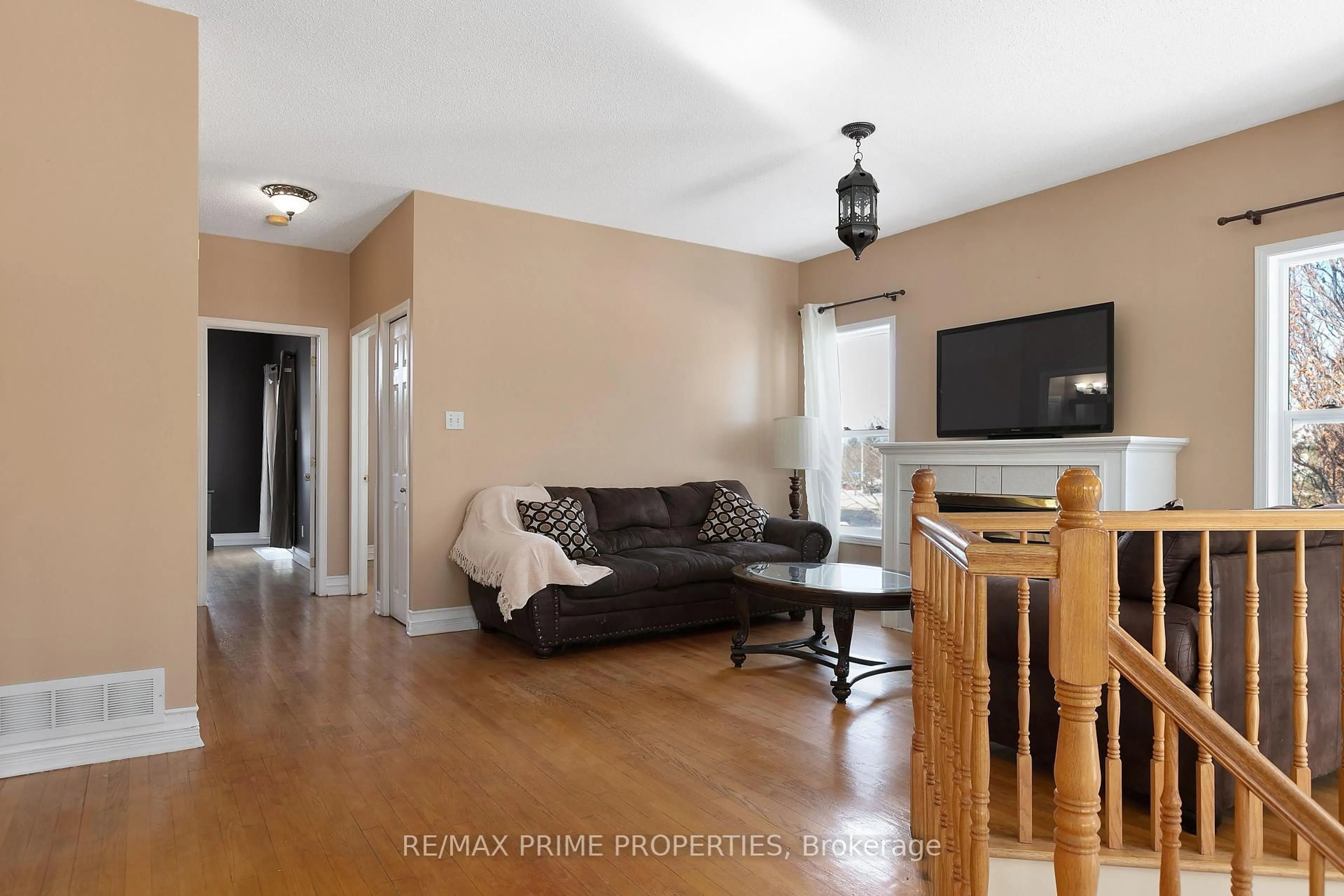 Living room with furniture, wood/laminate floor for 1567 Rumford Dr, Ottawa Ontario K4A 4C1