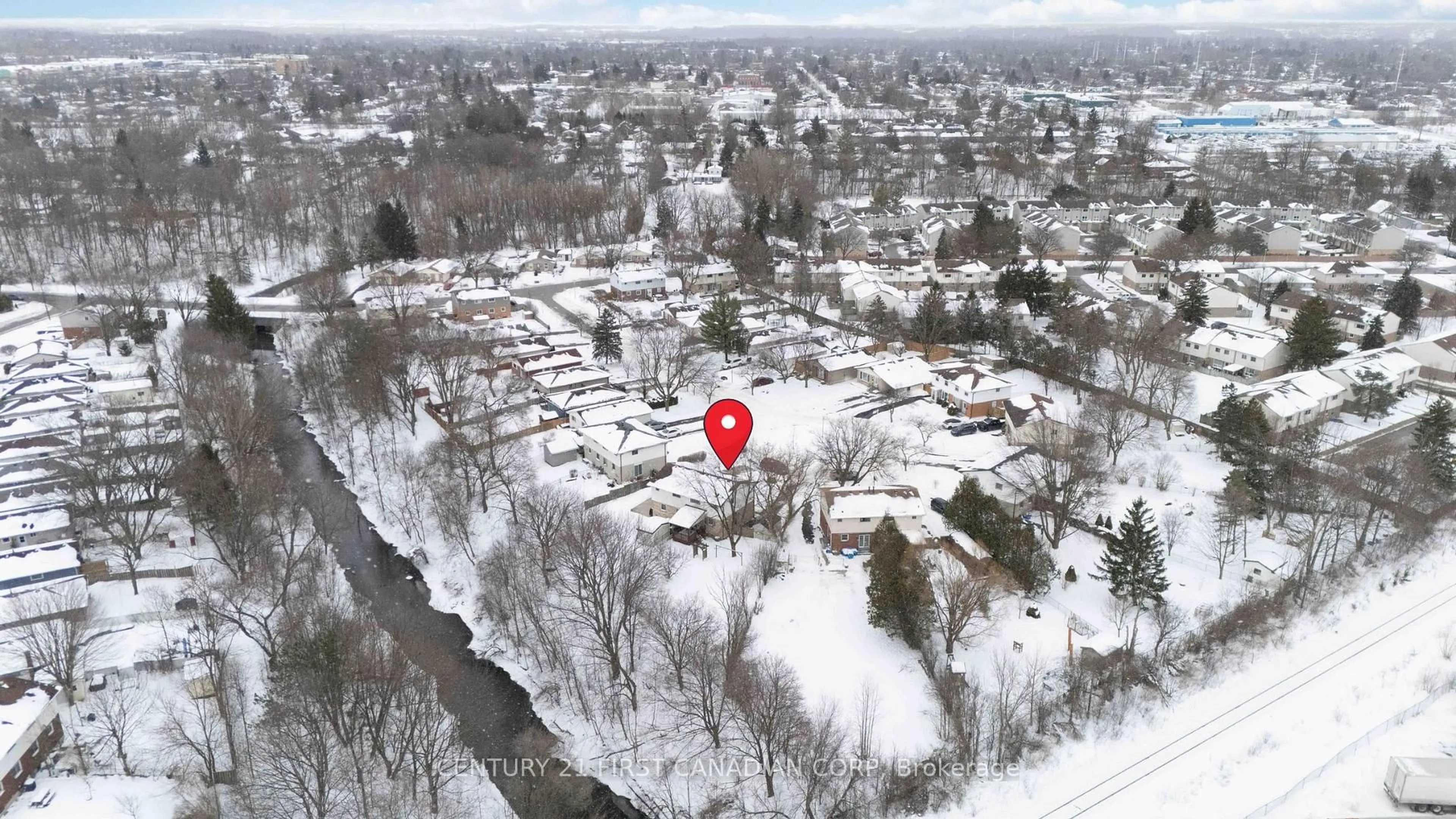 A pic from outside/outdoor area/front of a property/back of a property/a pic from drone, street for 40 Culver Crt, London East Ontario N5V 3E8