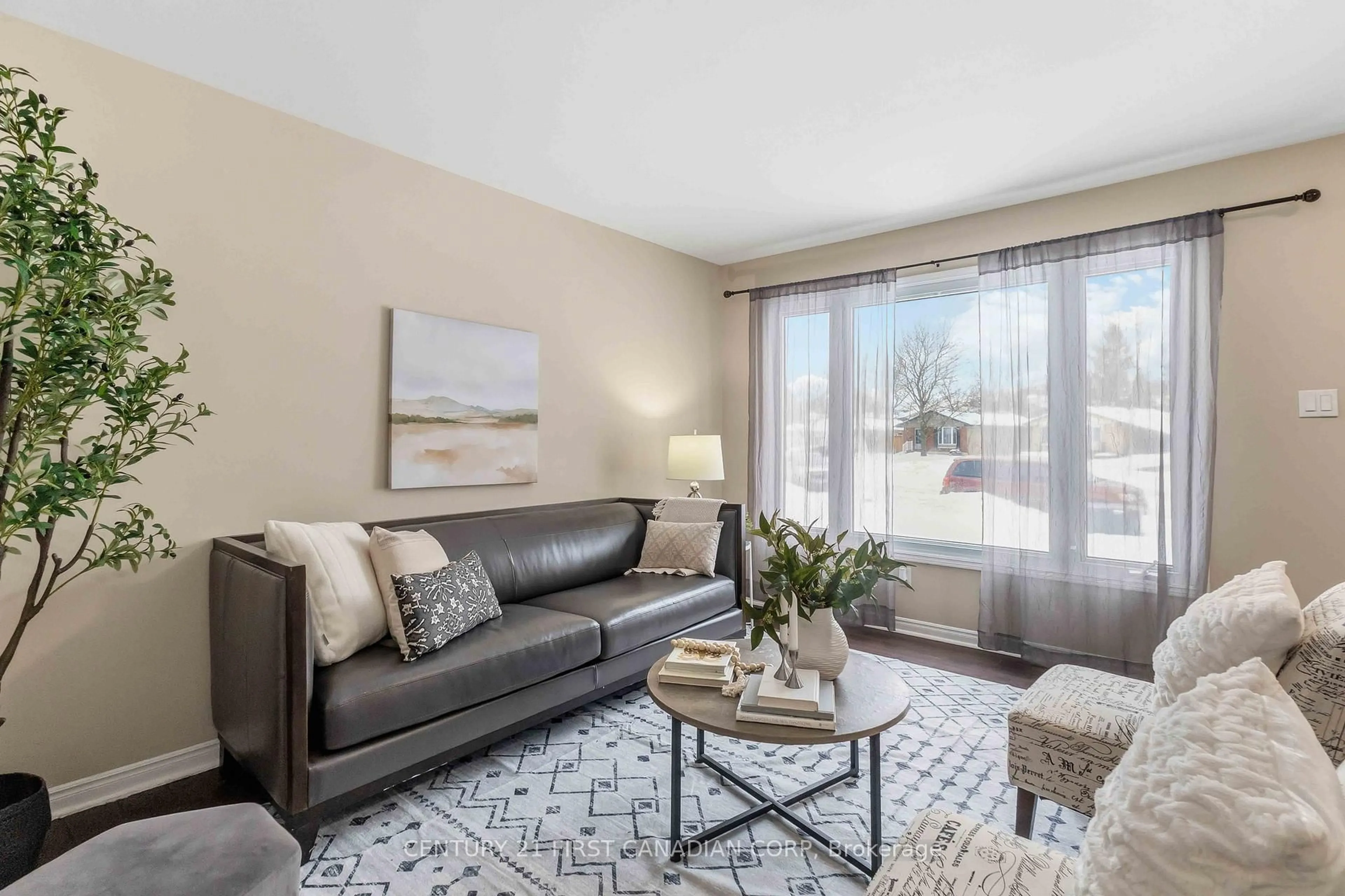 Living room with furniture, unknown for 40 Culver Crt, London East Ontario N5V 3E8