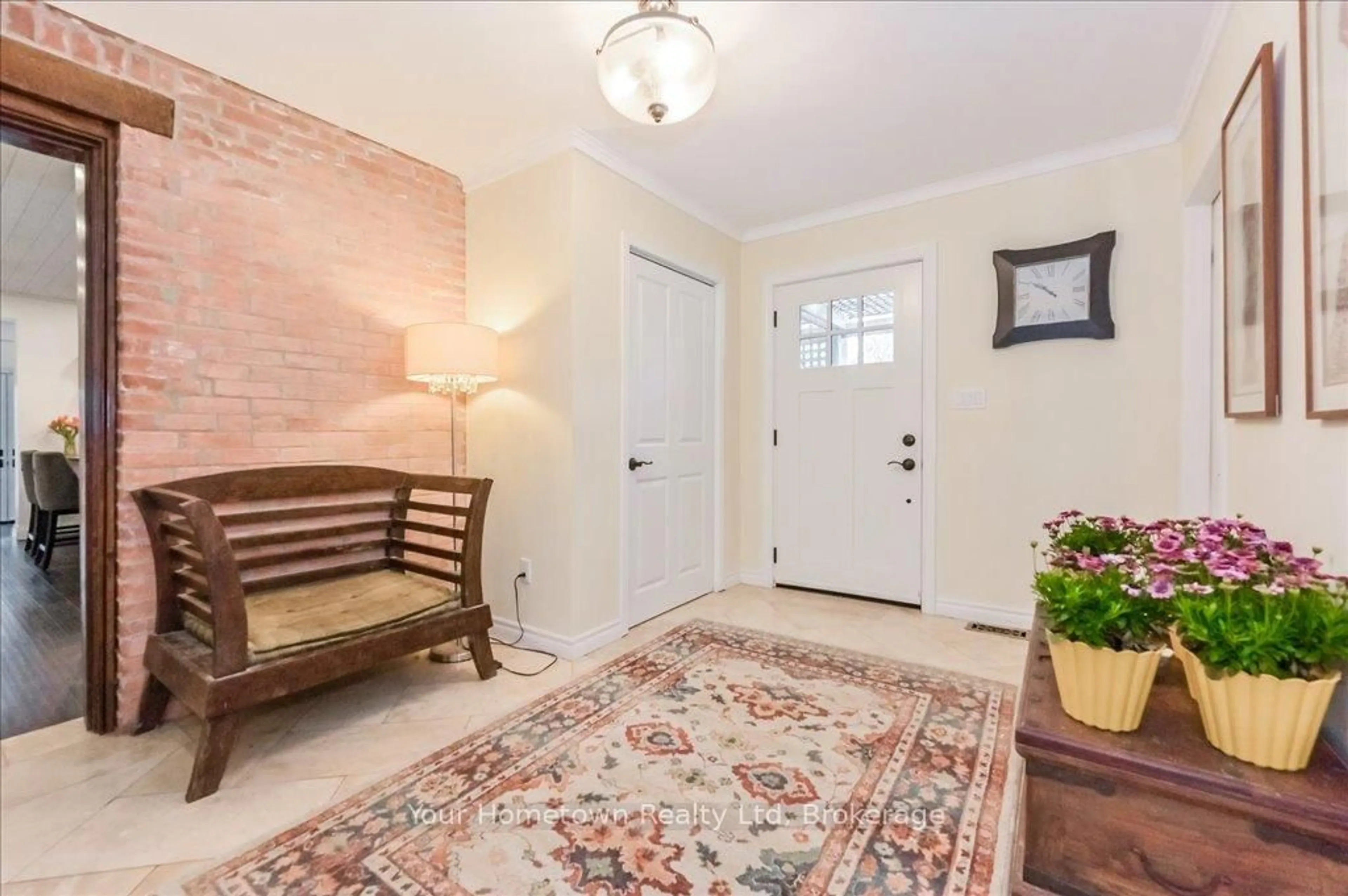 Indoor entryway for 6933 Wellington 7 Rd, Centre Wellington Ontario N0B 1A0