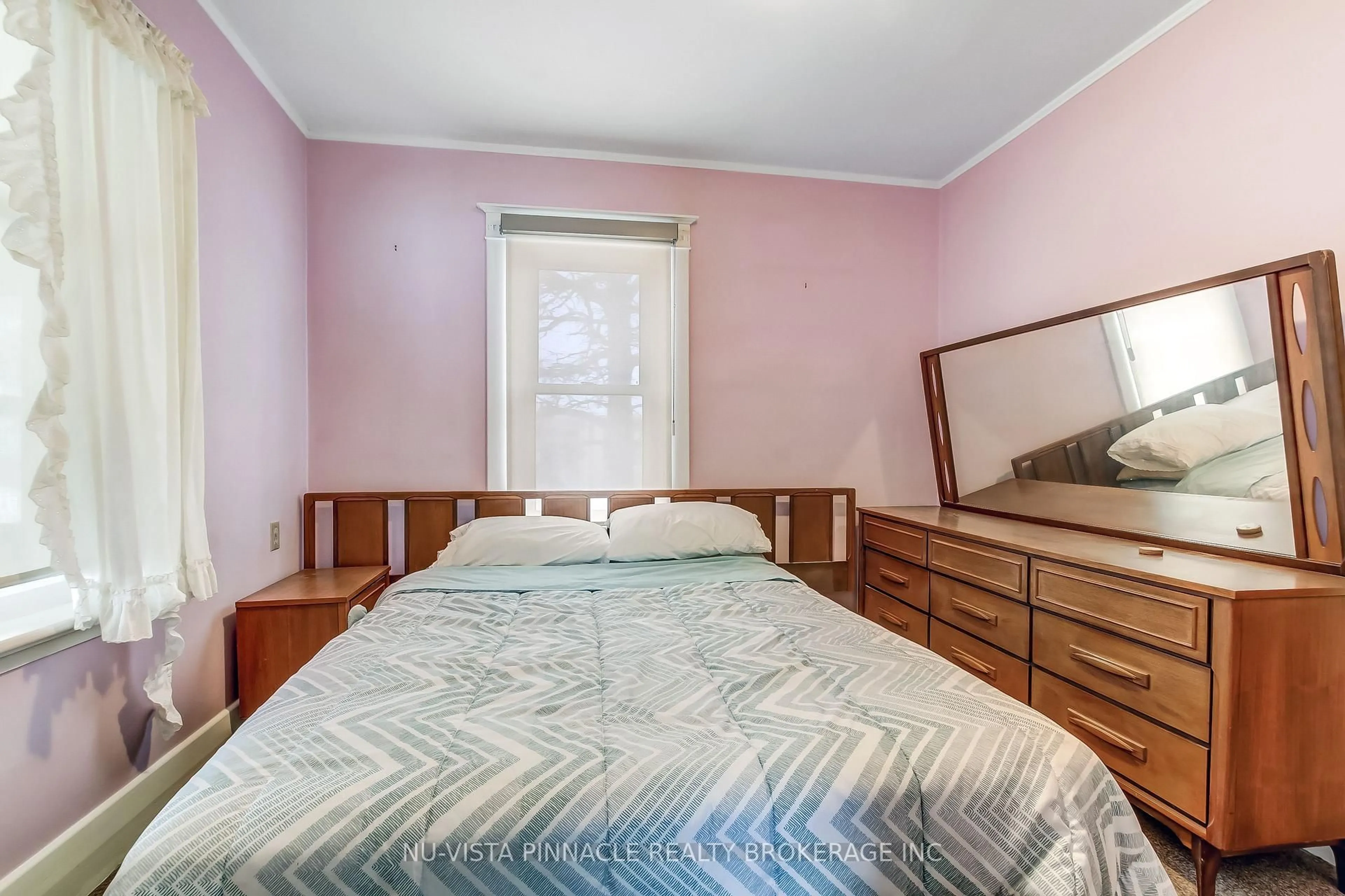 Bedroom with bed, unknown for 52 Boullee St, London East Ontario N5Y 1T6