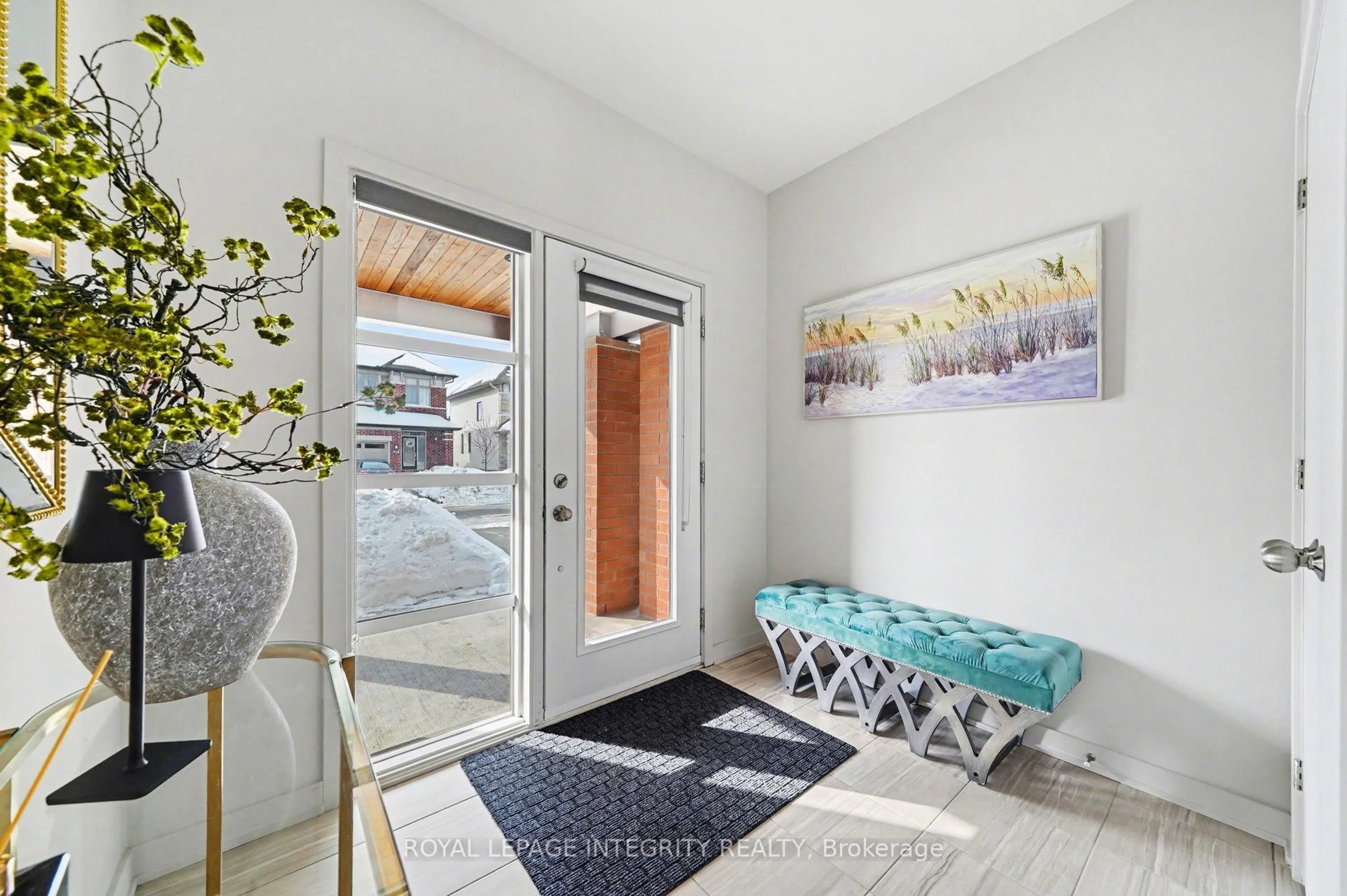 Indoor entryway for 725 Guardian Grve, Ottawa Ontario K1X 0B2