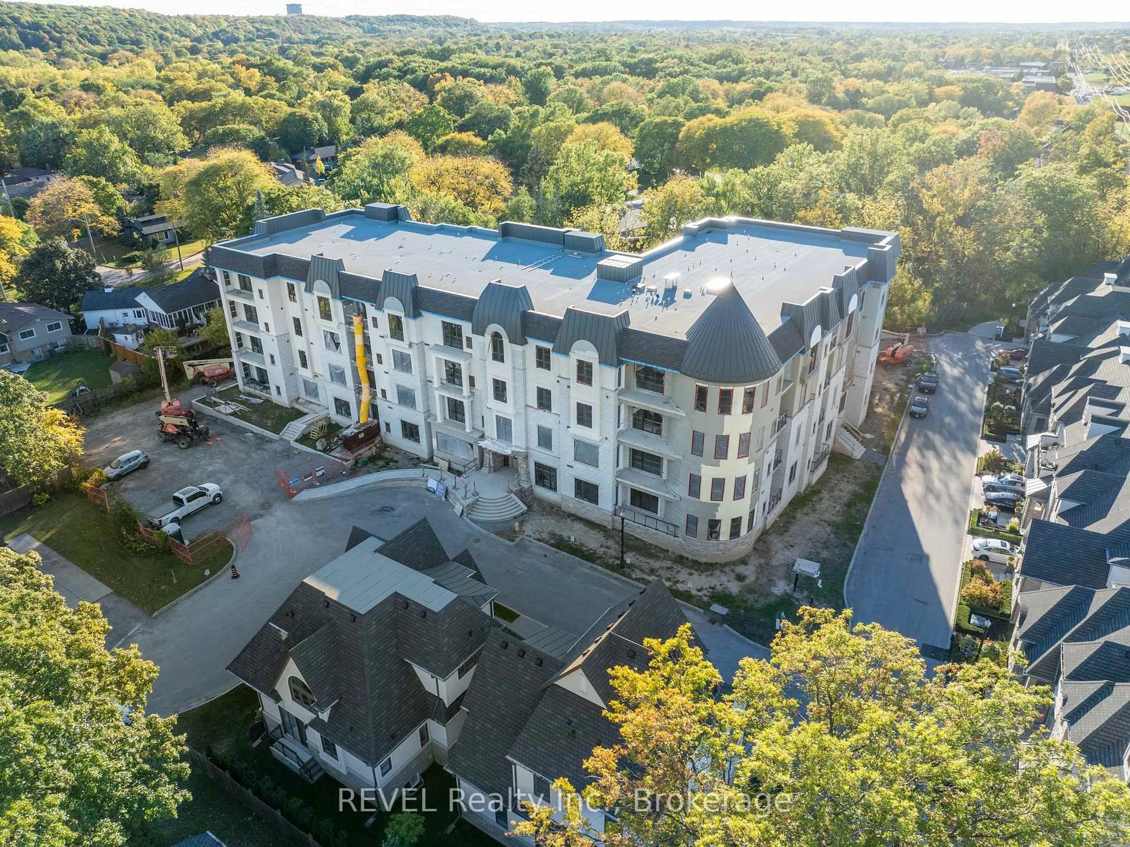 A pic from outside/outdoor area/front of a property/back of a property/a pic from drone, city buildings view from balcony for 2 Arbourvale Common #209, St. Catharines Ontario L2T 2Z9