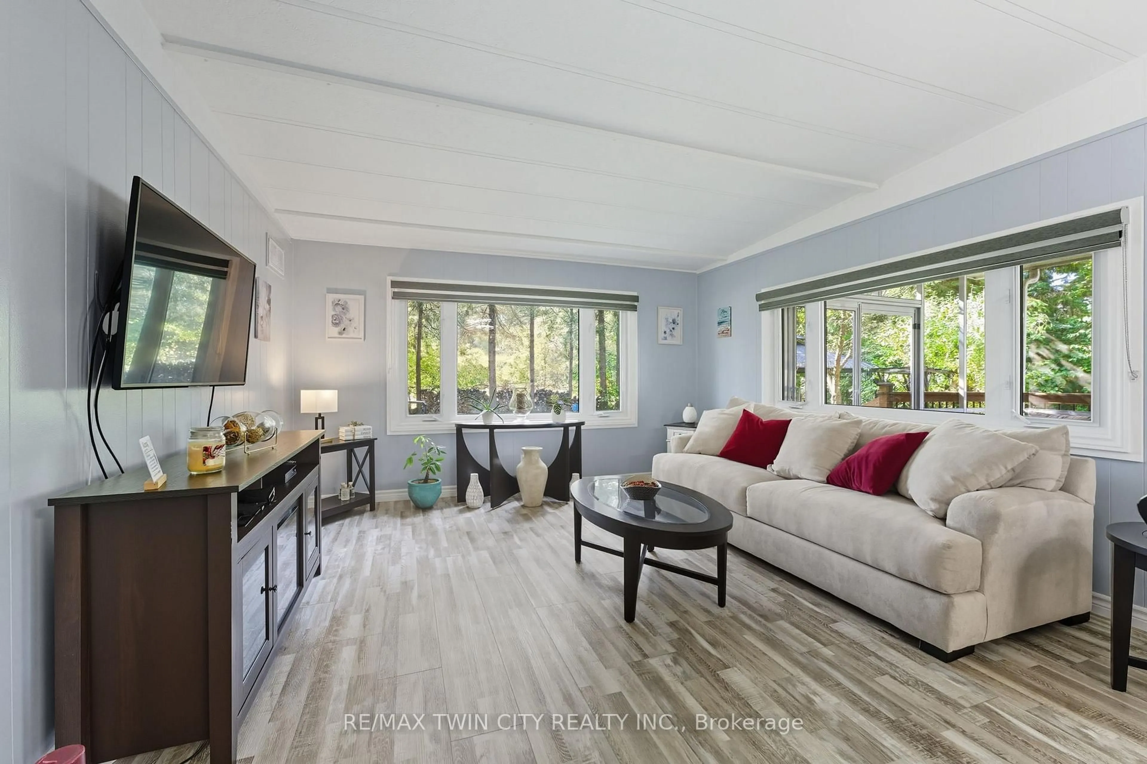 Living room with furniture, unknown for 673 BRANT WATERLOO Rd #518, North Dumfries Ontario N0B 1E0