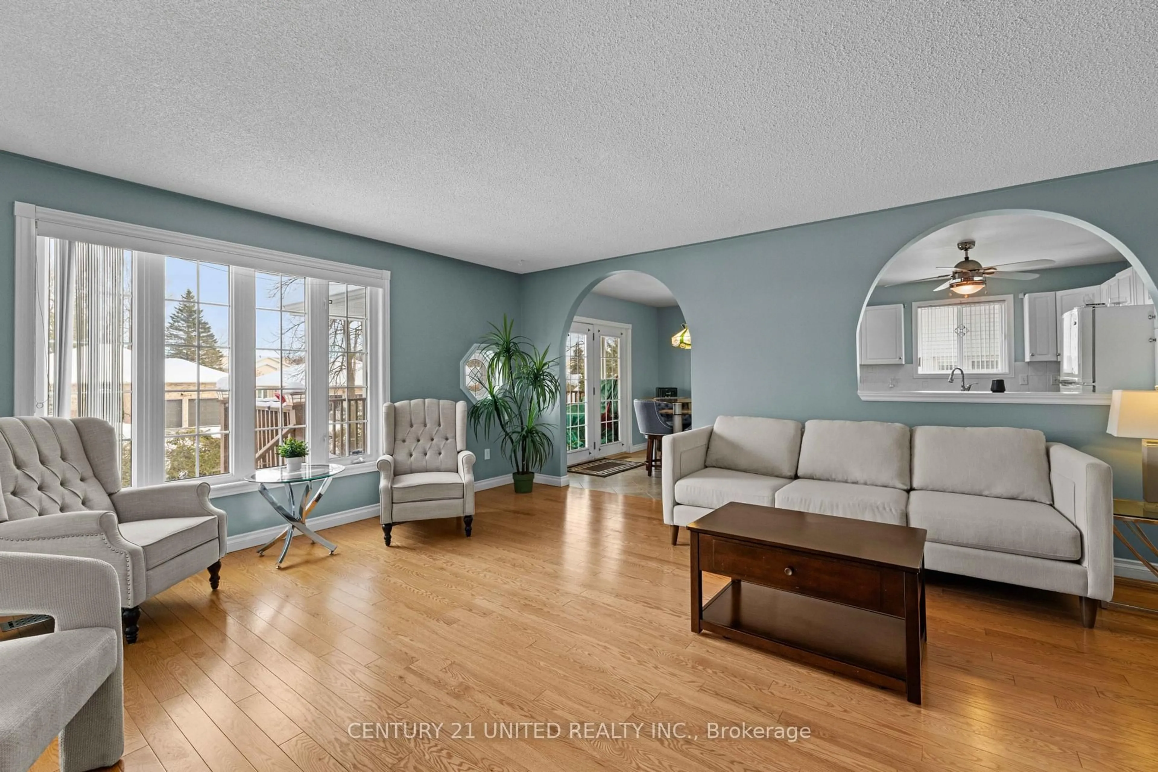 Living room with furniture, unknown for 640 Brealey Dr, Peterborough Ontario K9K 2M7