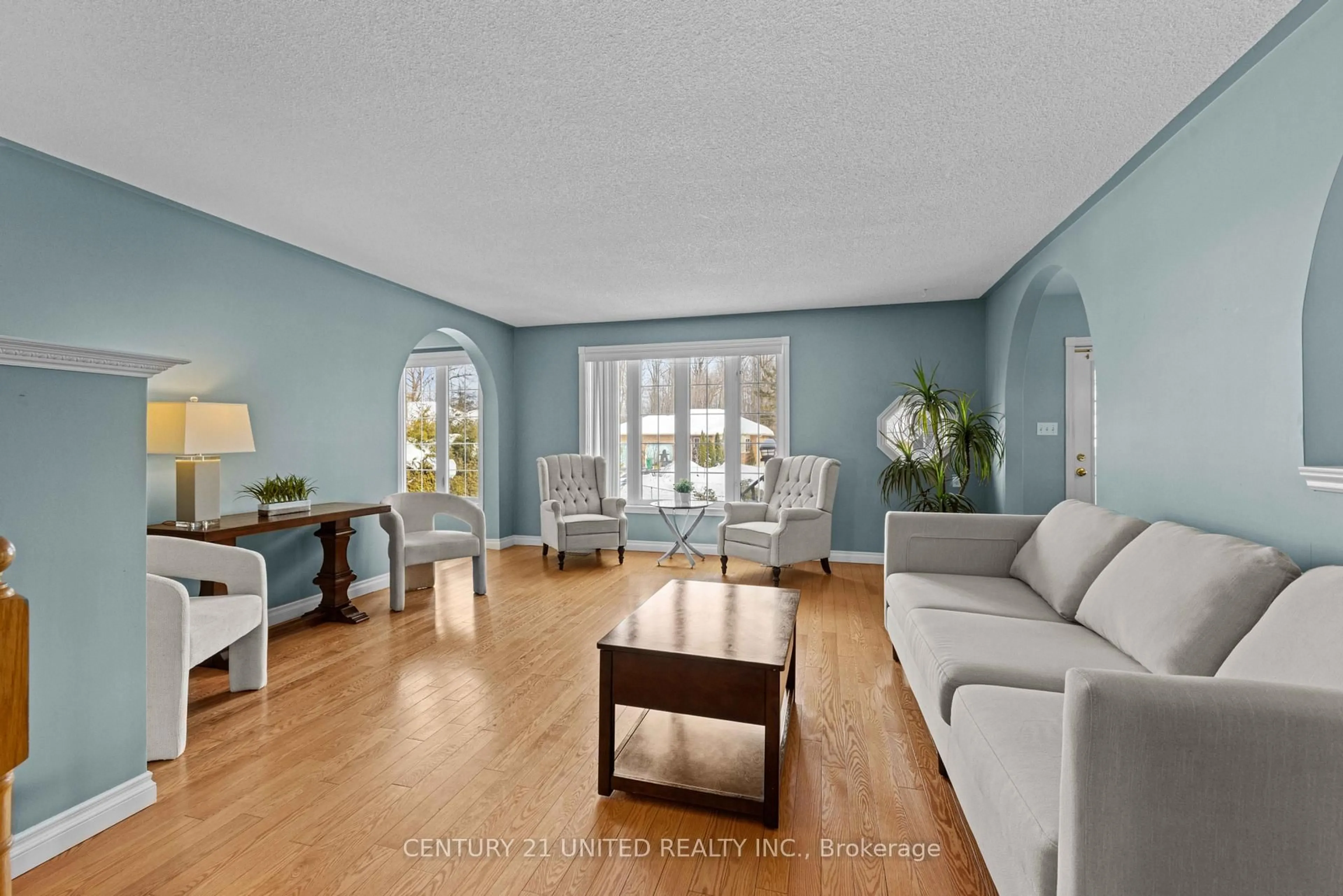 Living room with furniture, unknown for 640 Brealey Dr, Peterborough Ontario K9K 2M7