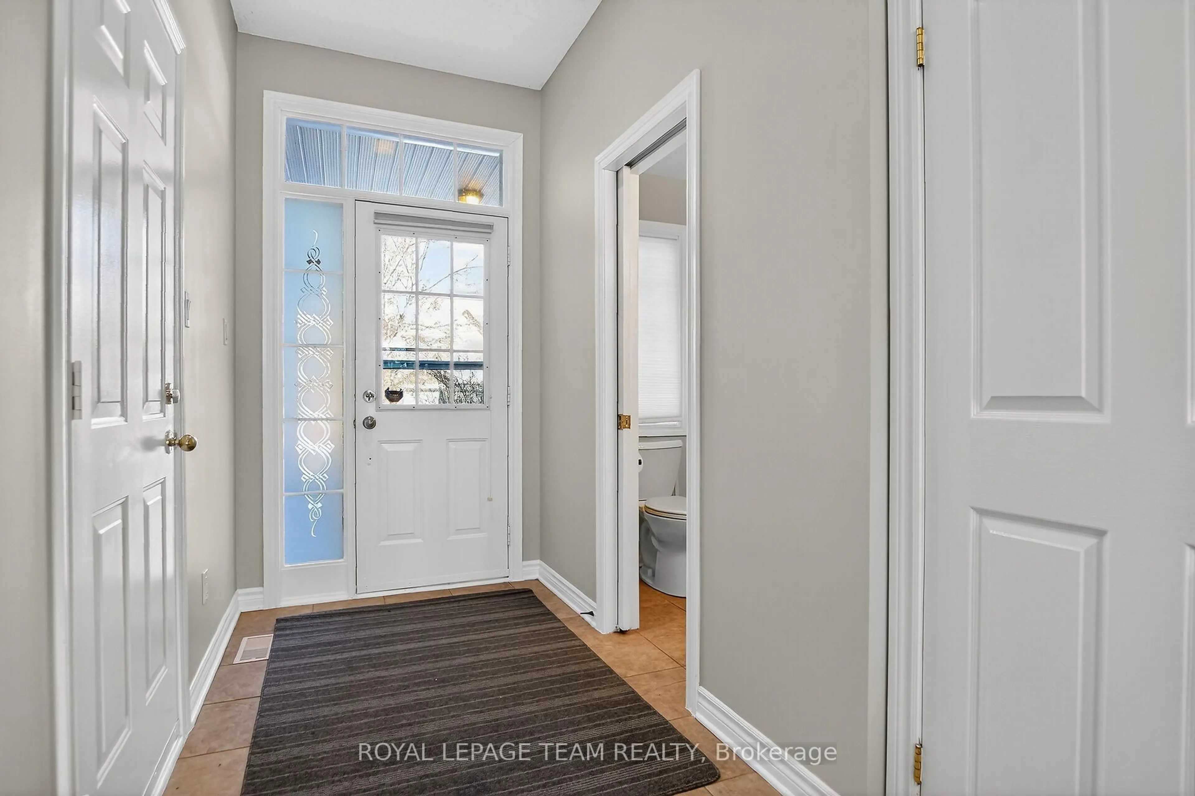 Indoor entryway for 48 Saddlesmith Circ, Ottawa Ontario K2M 2Y9