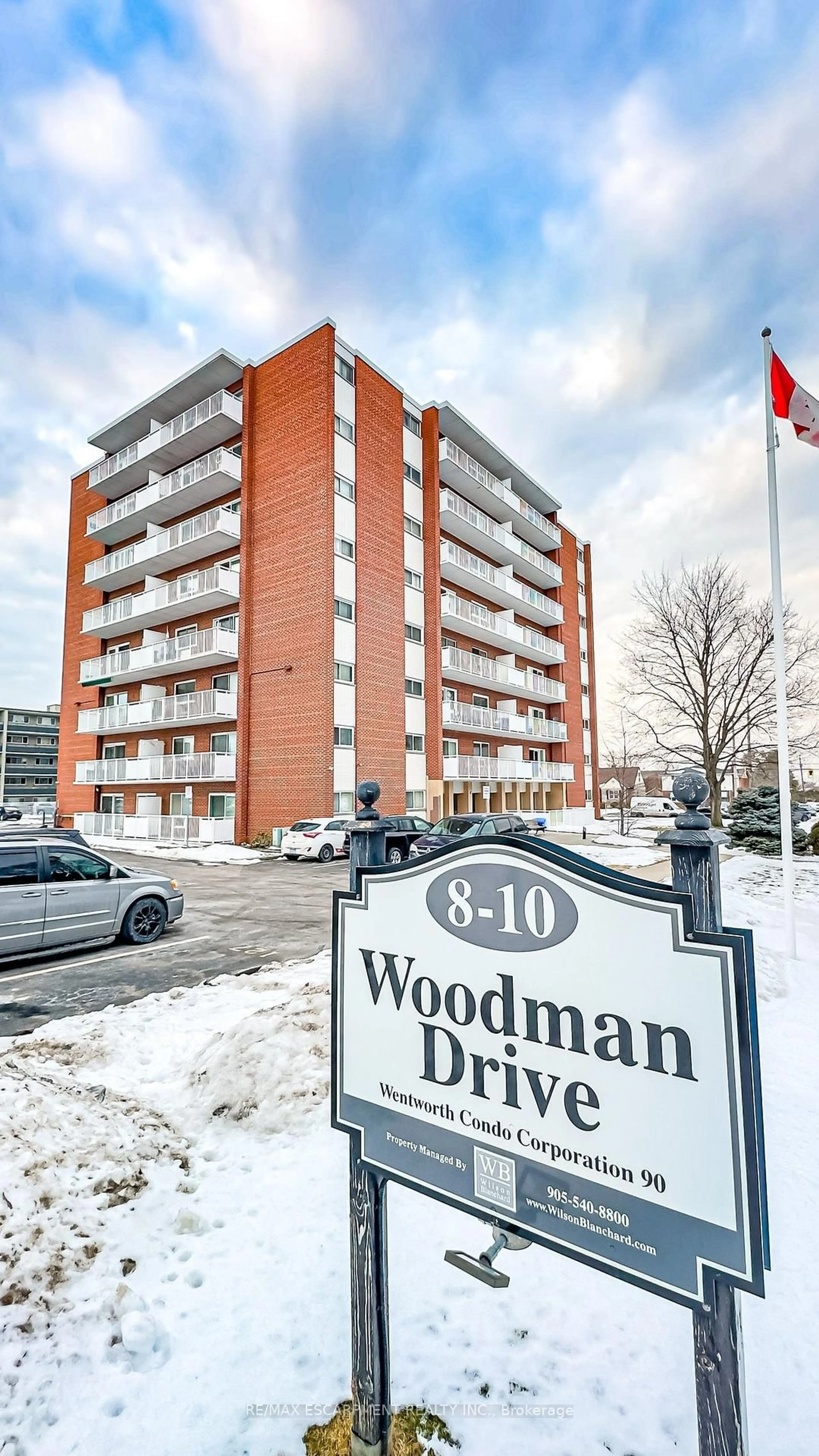 Indoor foyer for 8 WOODMAN Dr #808, Hamilton Ontario L8K 4C9