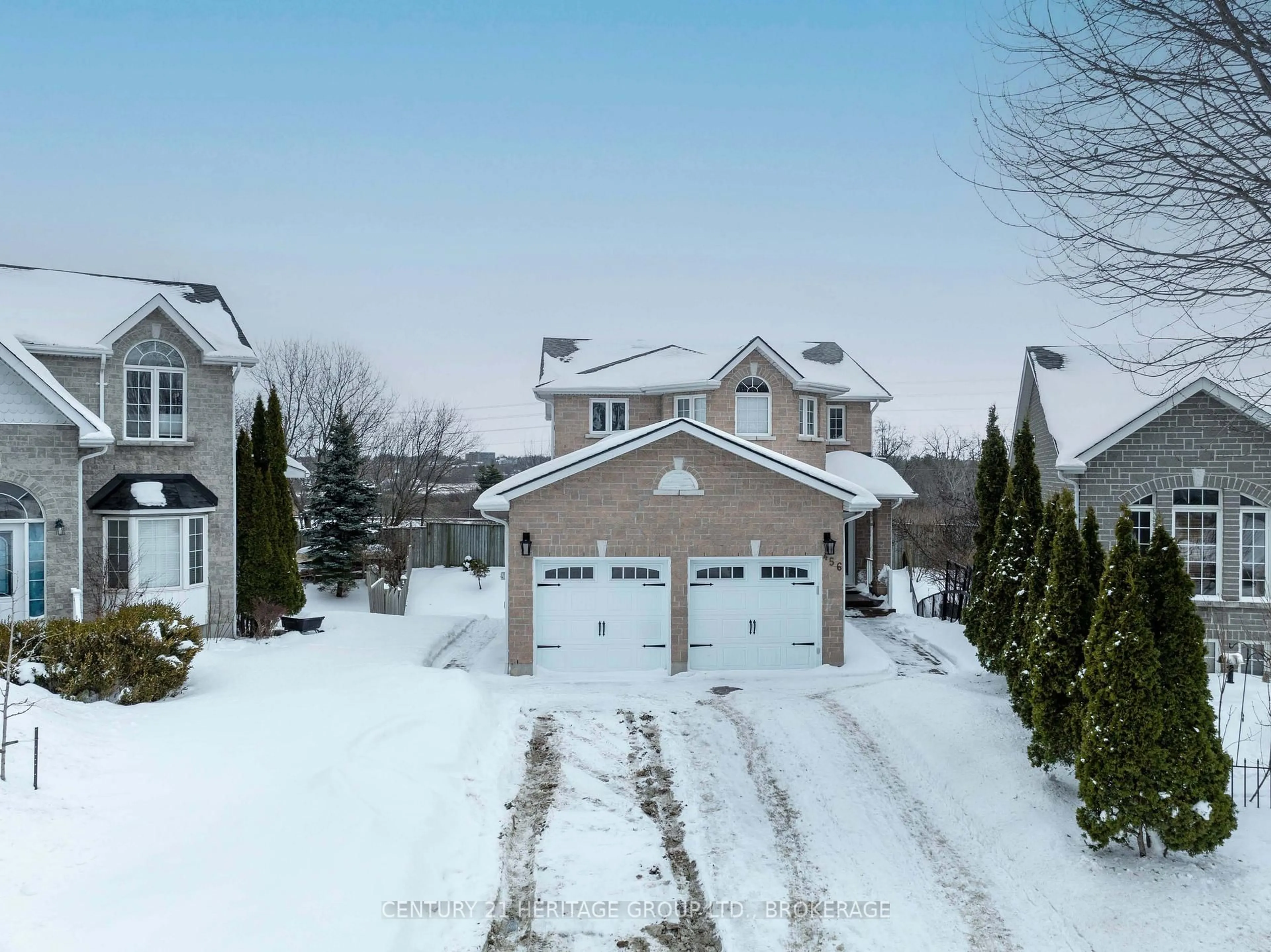 A pic from outside/outdoor area/front of a property/back of a property/a pic from drone, street for 456 Weston Cres, Kingston Ontario K7M 9E7