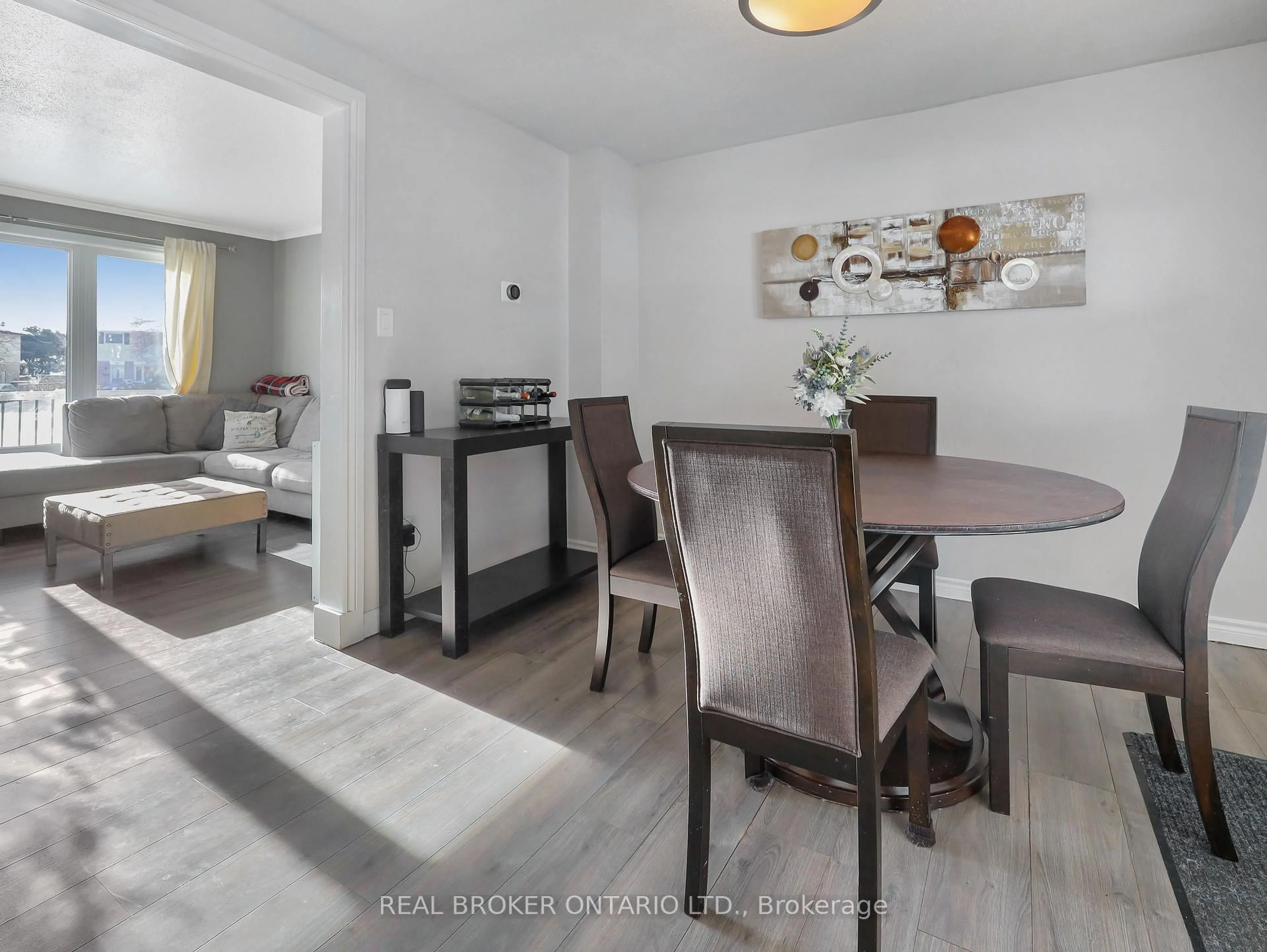 Dining room, wood/laminate floor for 8 Winter Crt, Cambridge Ontario N1R 6C6