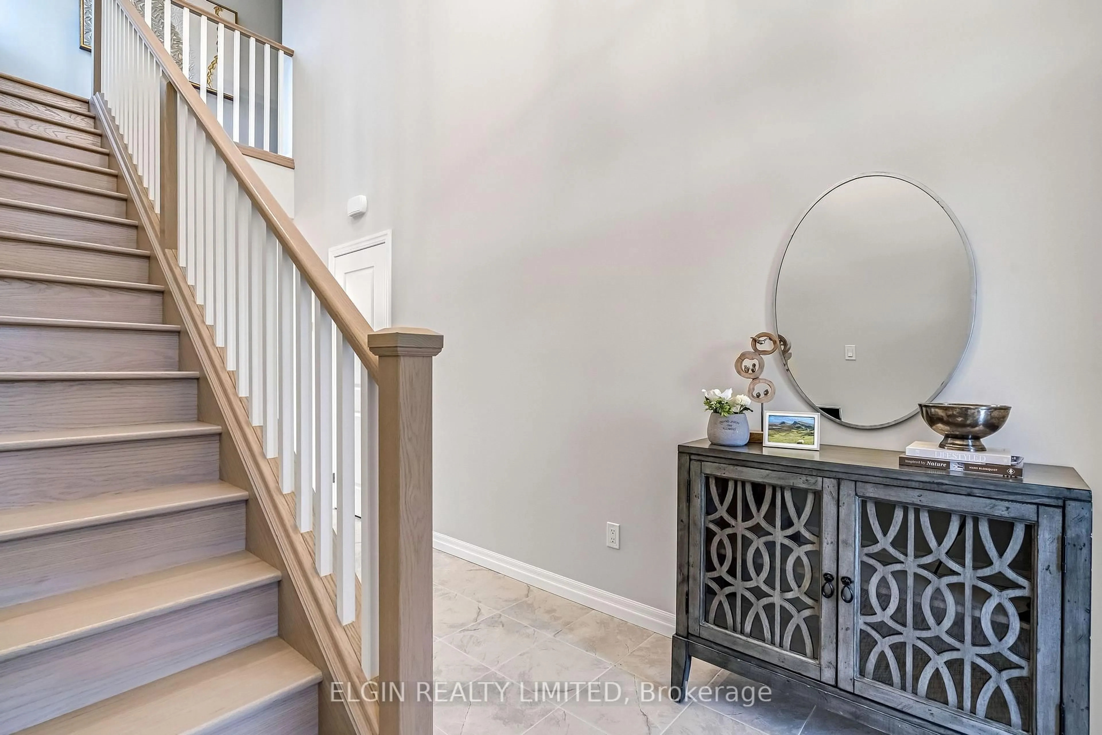 Indoor entryway for 42212 McBain Line, Central Elgin Ontario N5P 0E5