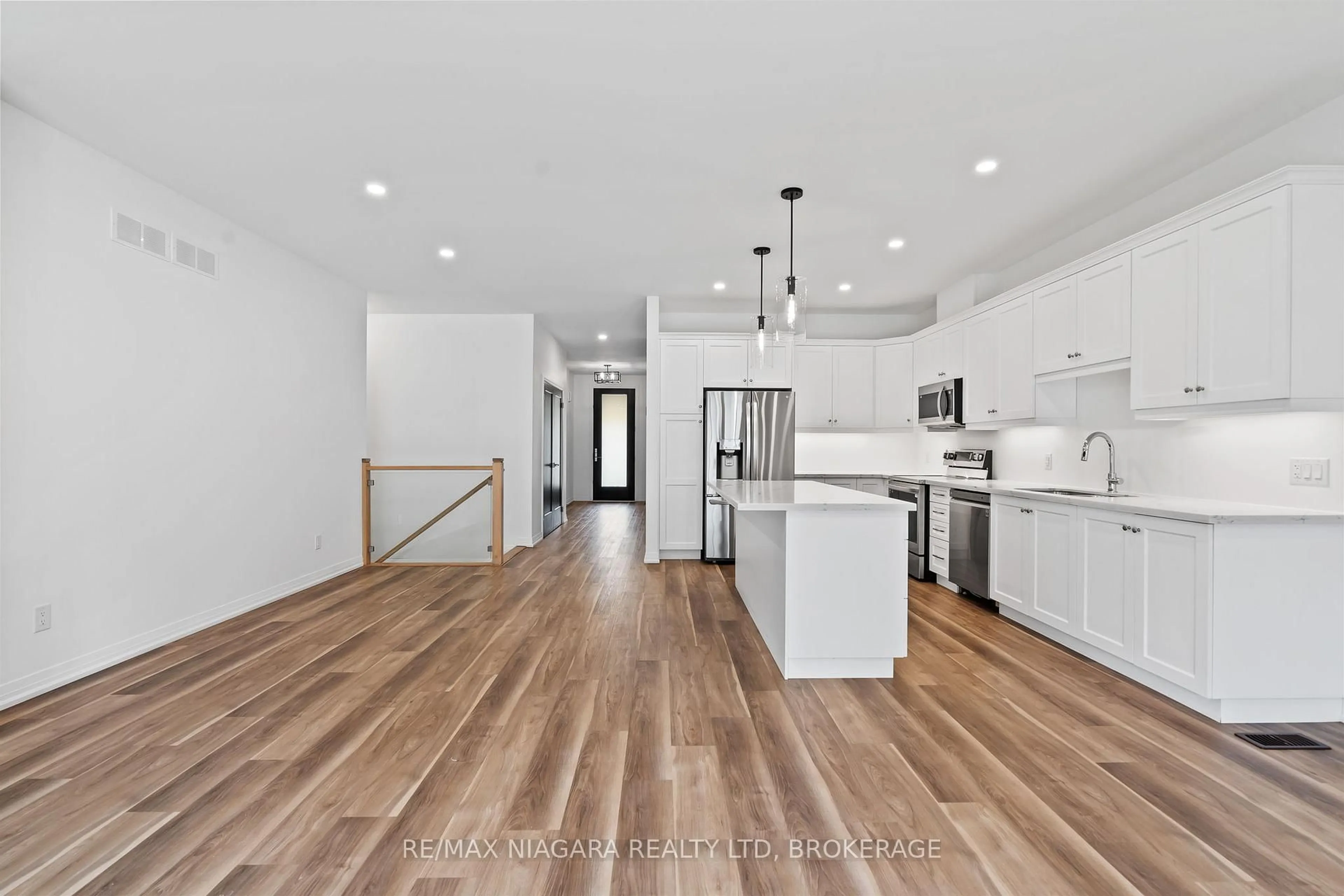 Open concept kitchen, wood/laminate floor for 300 Richmond St #11, Thorold Ontario L2V 0L6