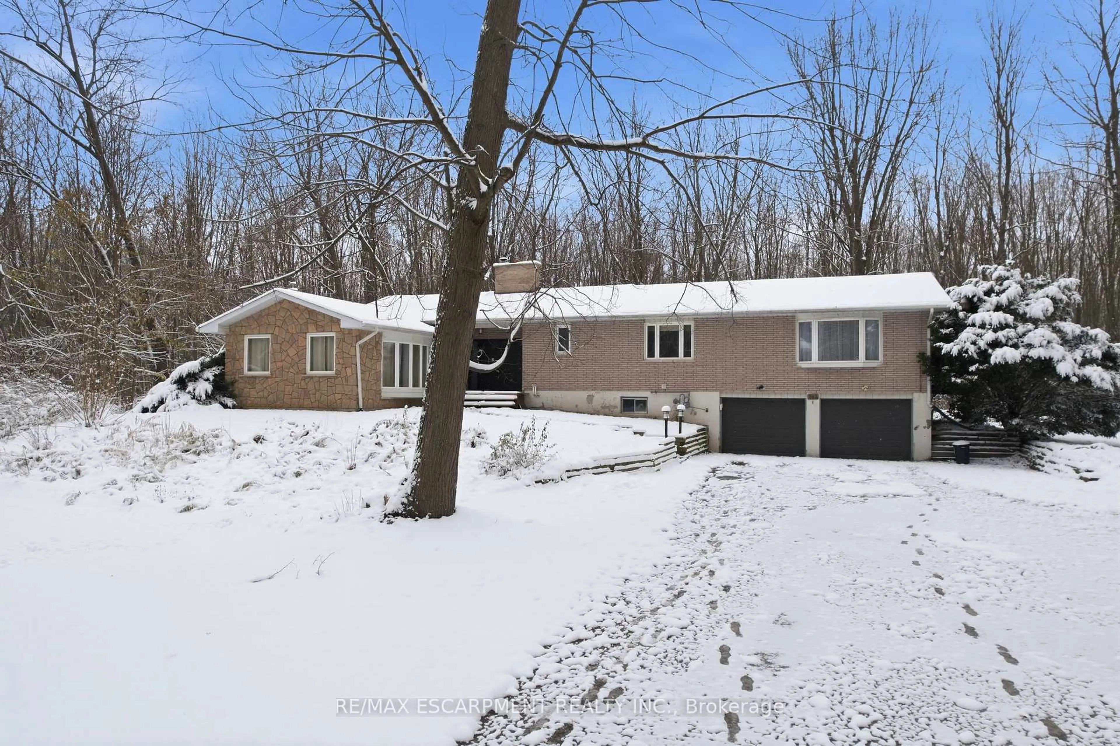 A pic from outside/outdoor area/front of a property/back of a property/a pic from drone, street for 563 6th Concession Rd, Hamilton Ontario L8B 1N2