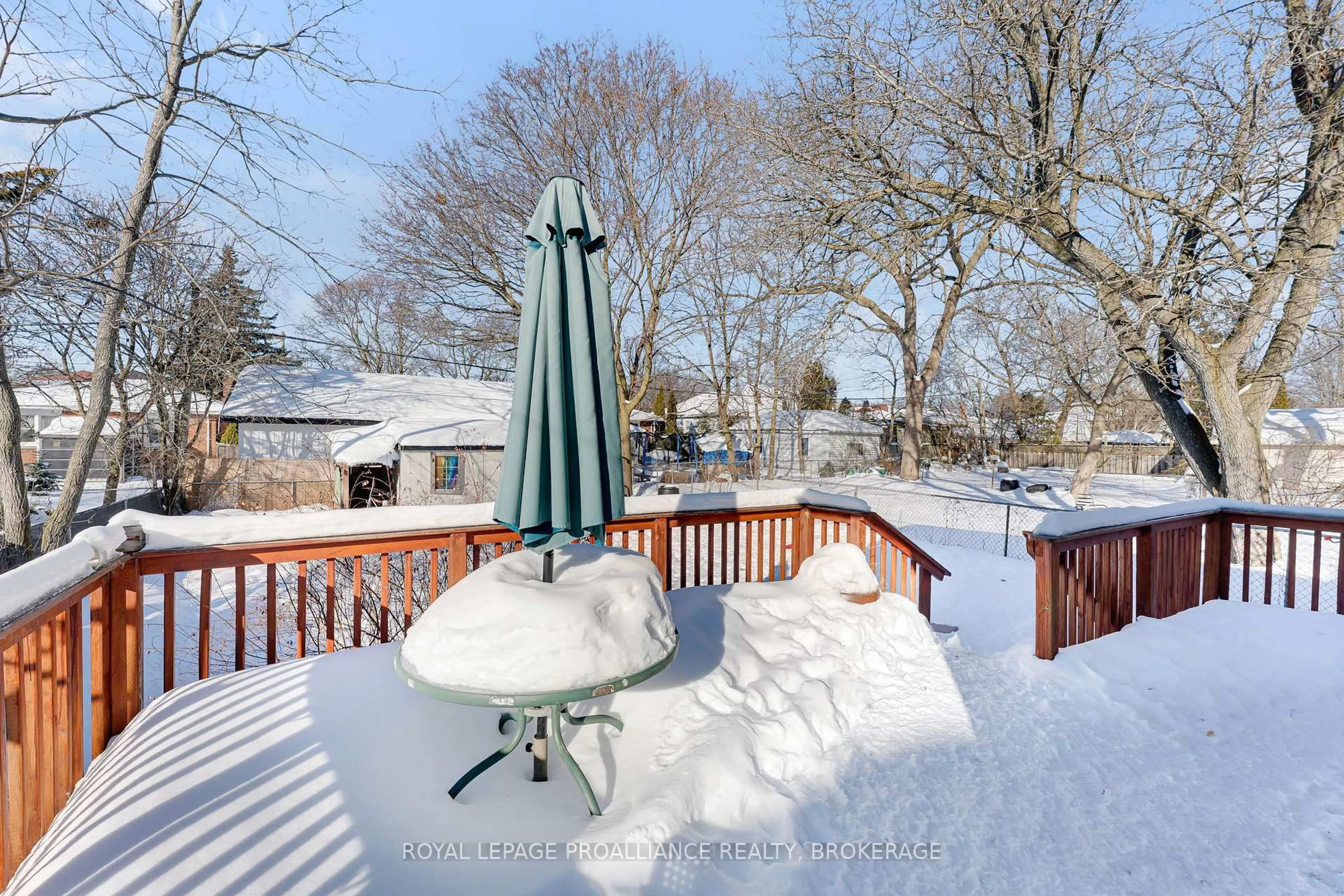 Patio, street for 184 Regent St, Kingston Ontario K7L 4K3