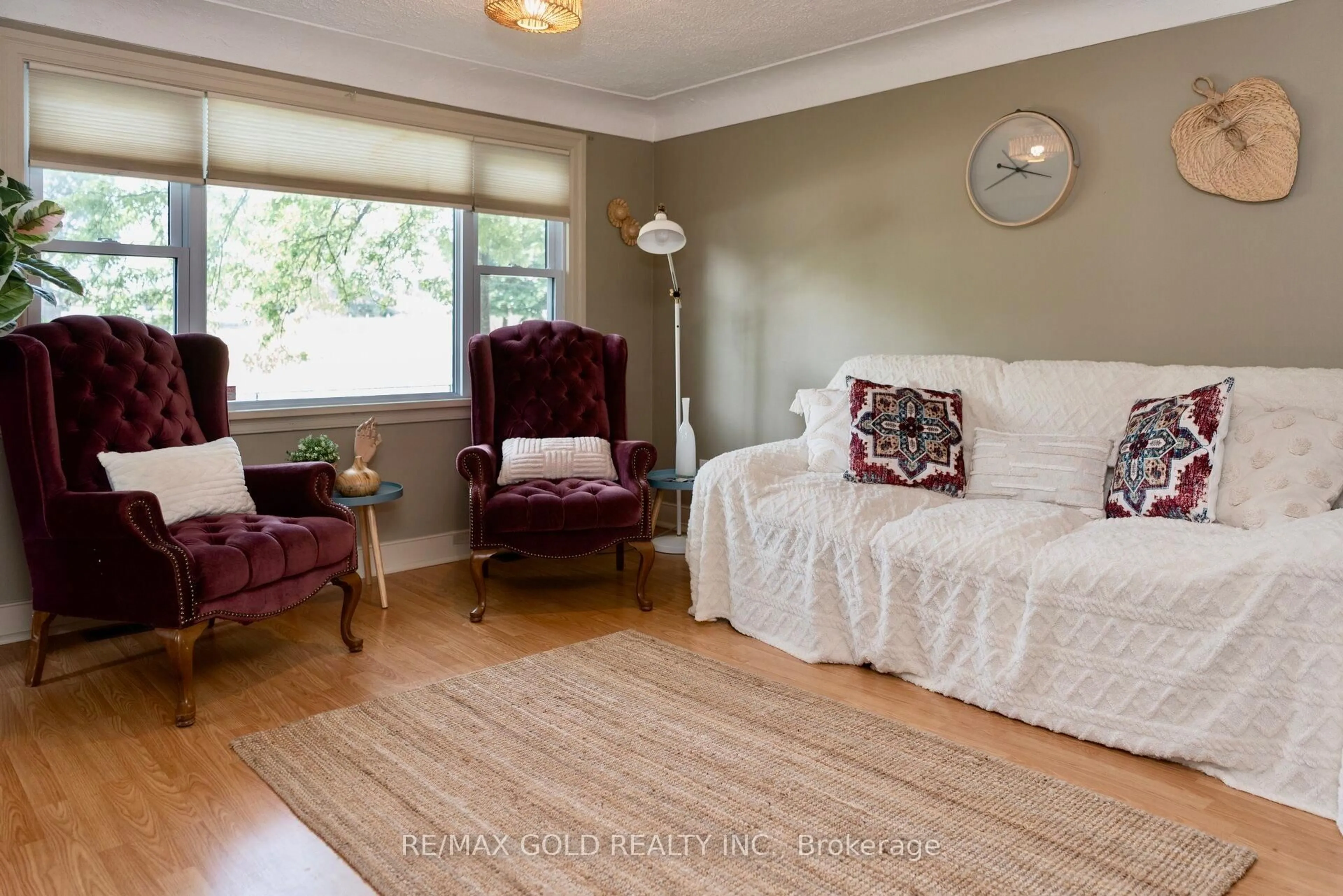 Living room with furniture, unknown for 5853 McLeod Rd, Niagara Falls Ontario L2G 3E5