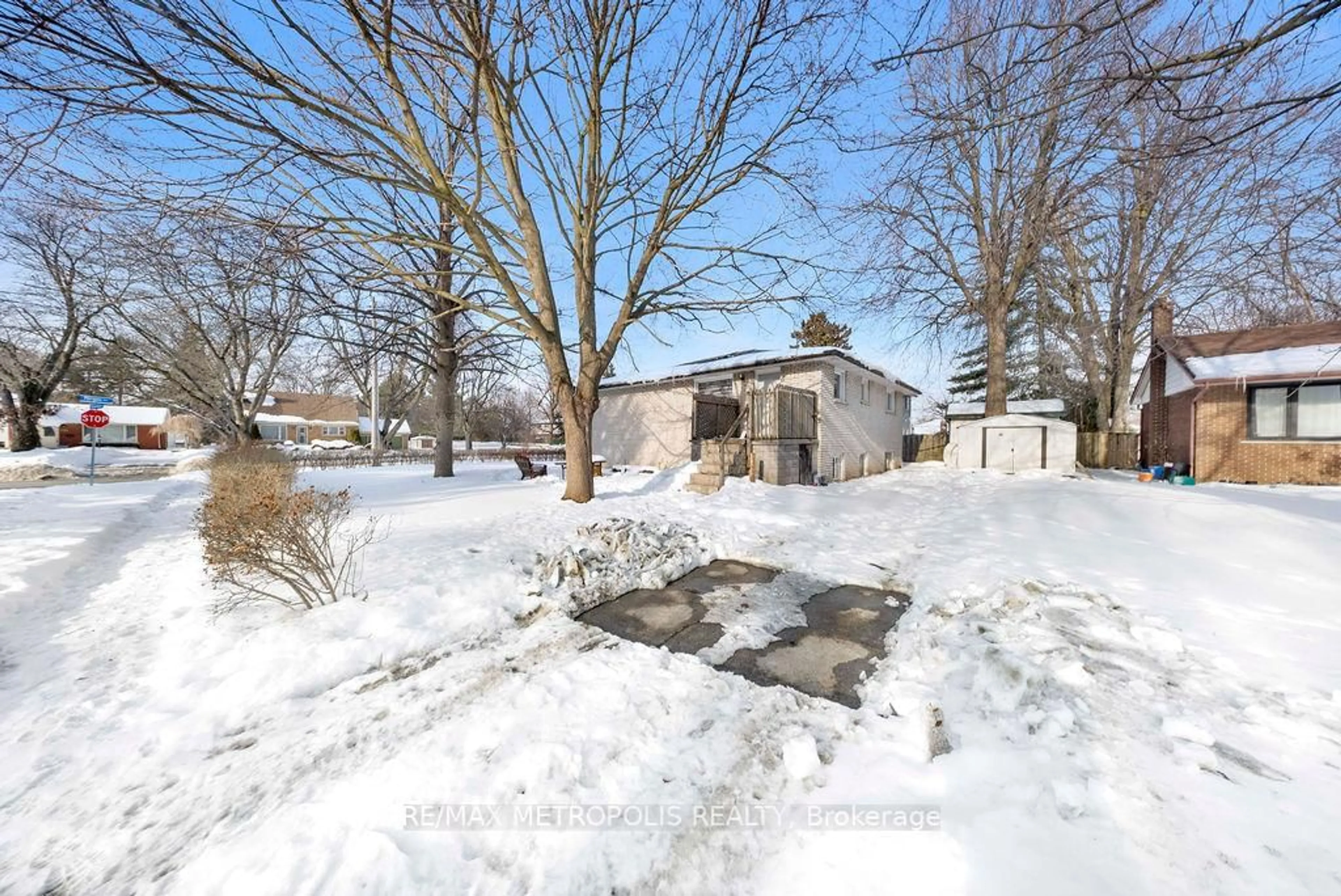 Patio, street for 263 Fergus Ave, Kitchener Ontario N2A 2H7