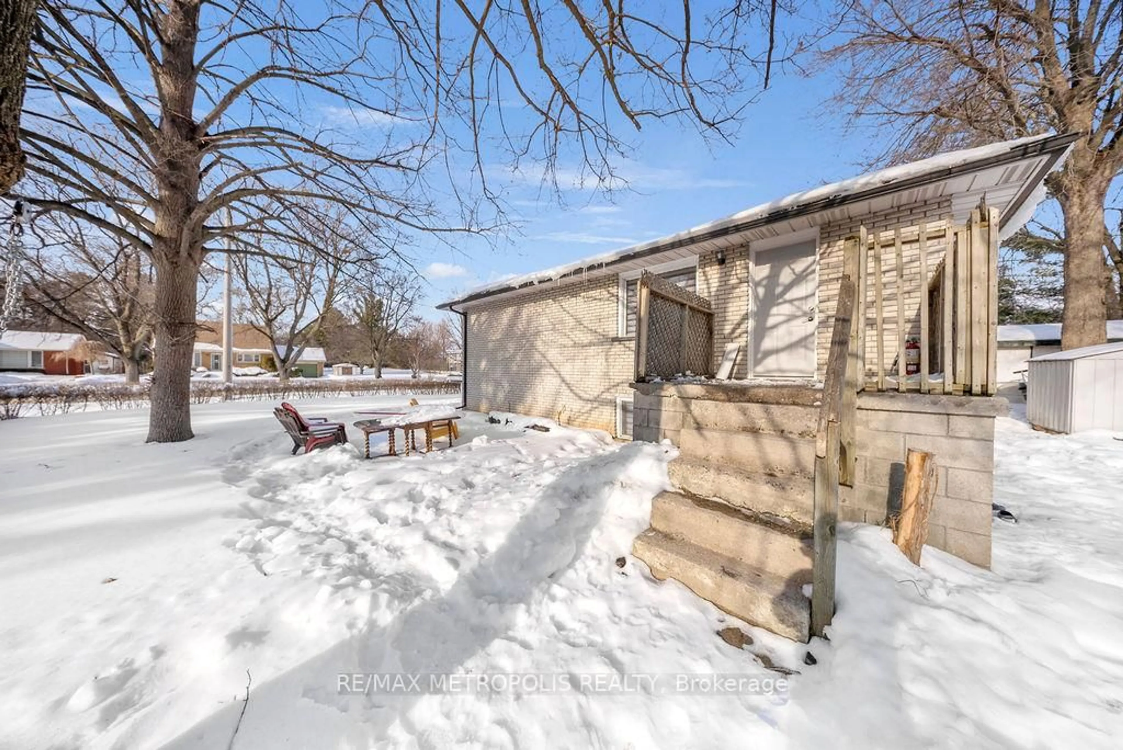 Patio, street for 263 Fergus Ave, Kitchener Ontario N2A 2H7