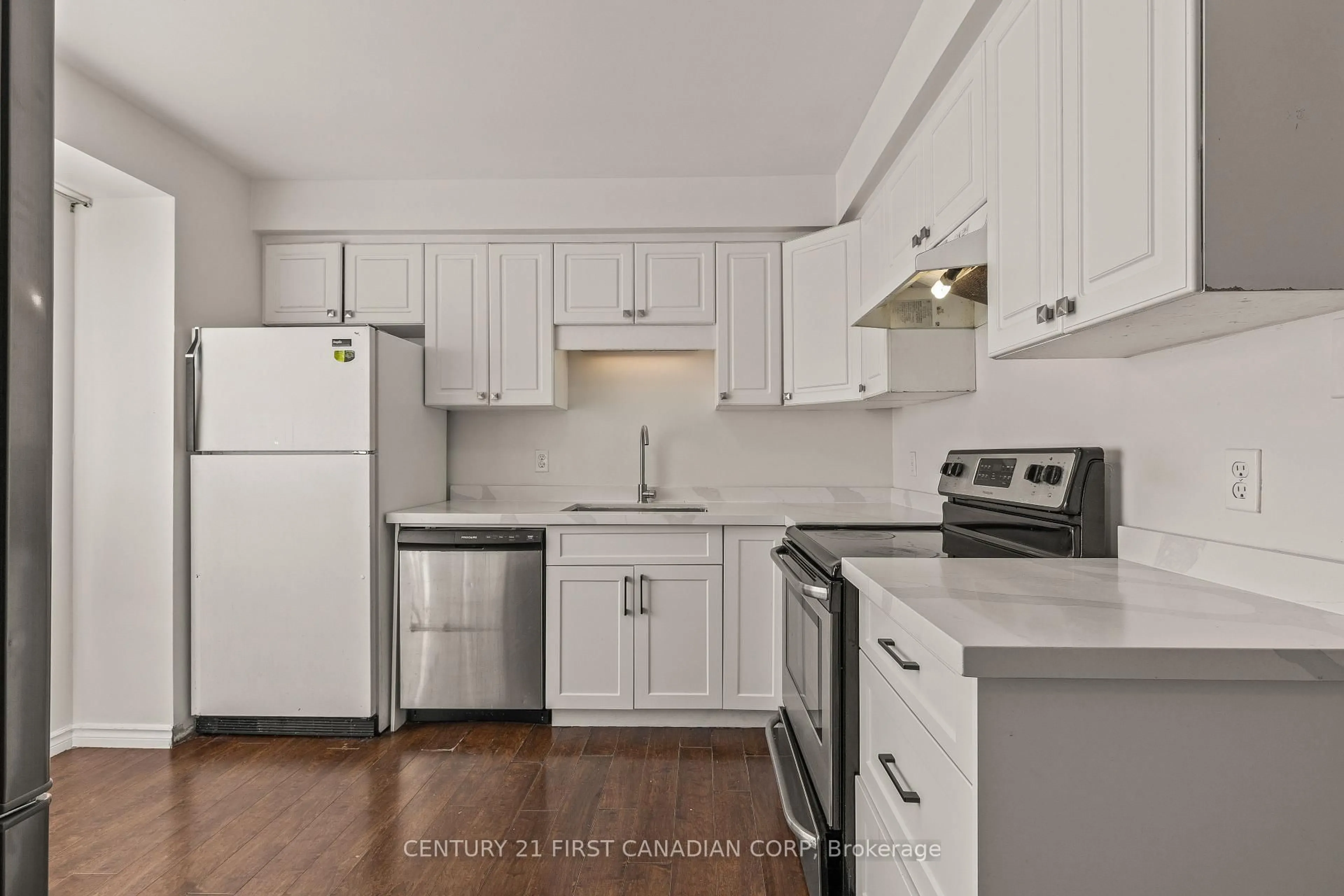 Standard kitchen, unknown for 595 THIRD St #36, London East Ontario N6B 1R4