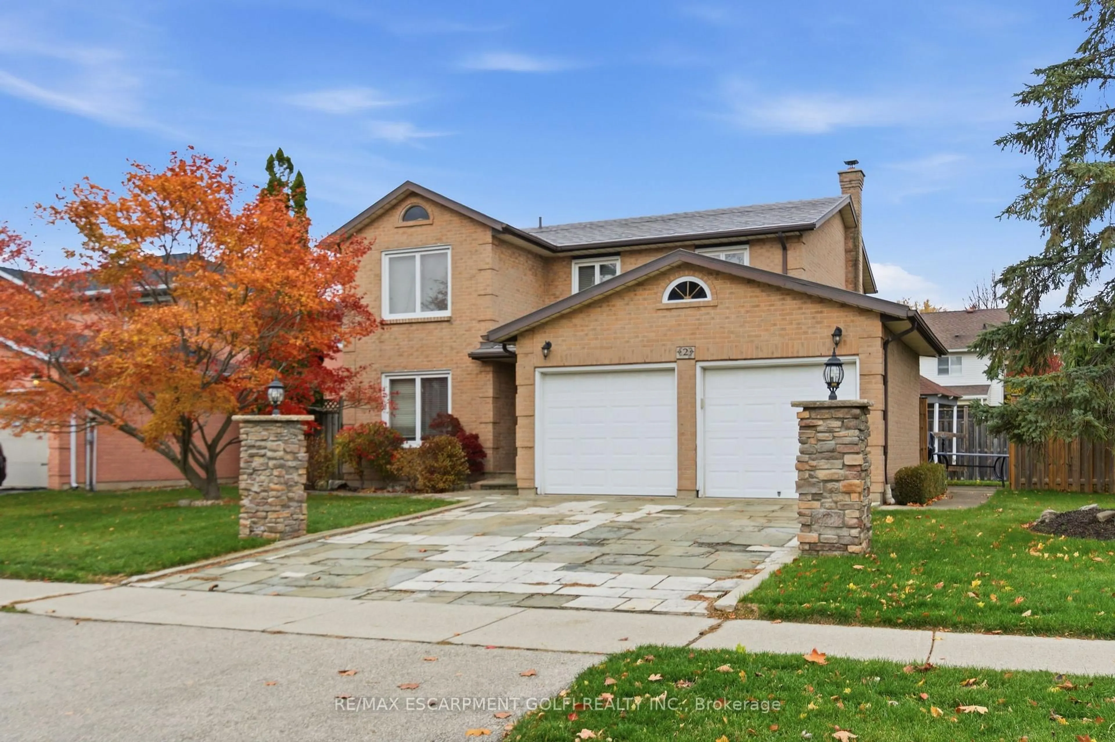 Home with brick exterior material, street for 2 JEANETTE Ave, Grimsby Ontario L3M 5B4