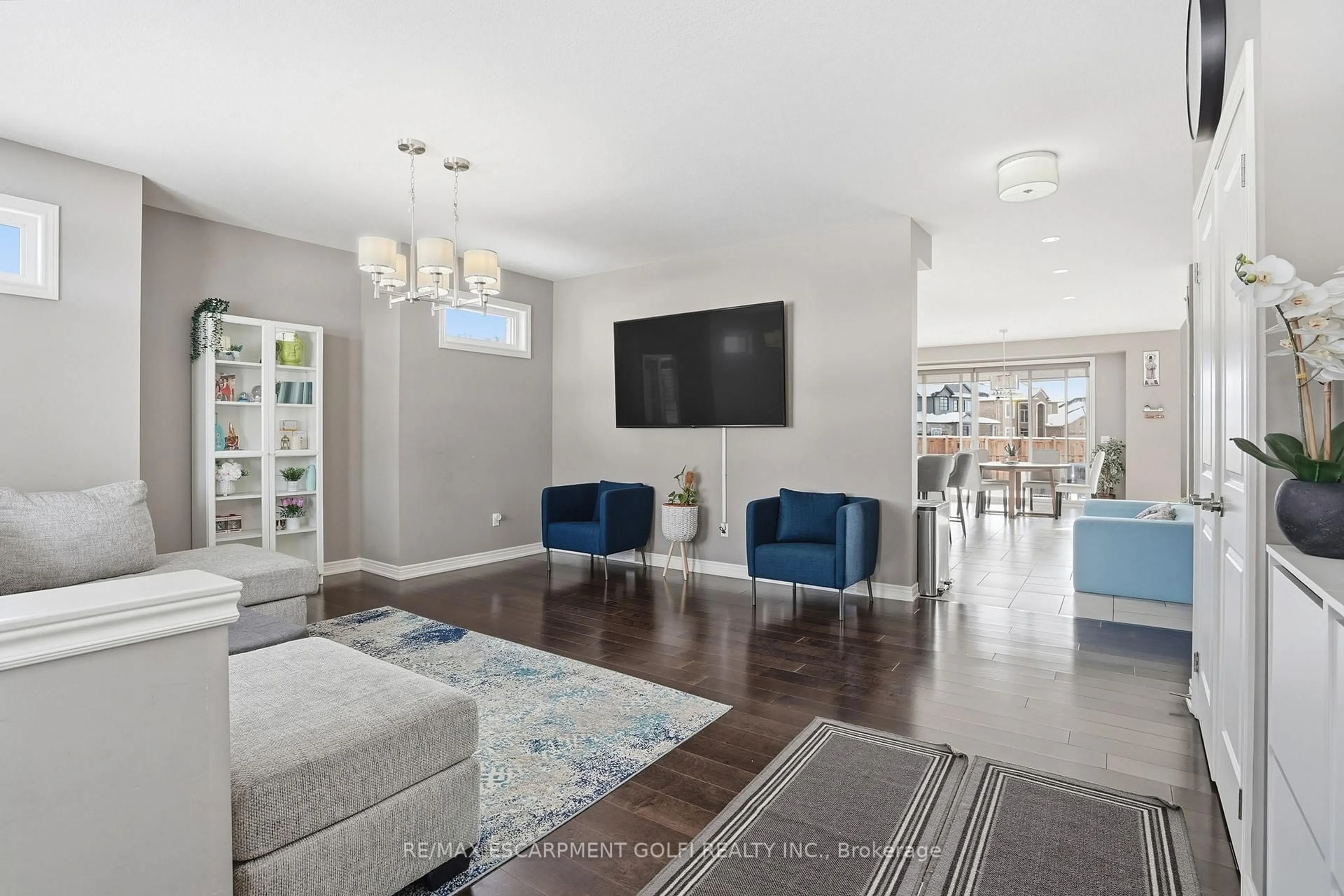 Living room with furniture, unknown for 9232 Shoveller Dr, Niagara Falls Ontario L2H 0M3