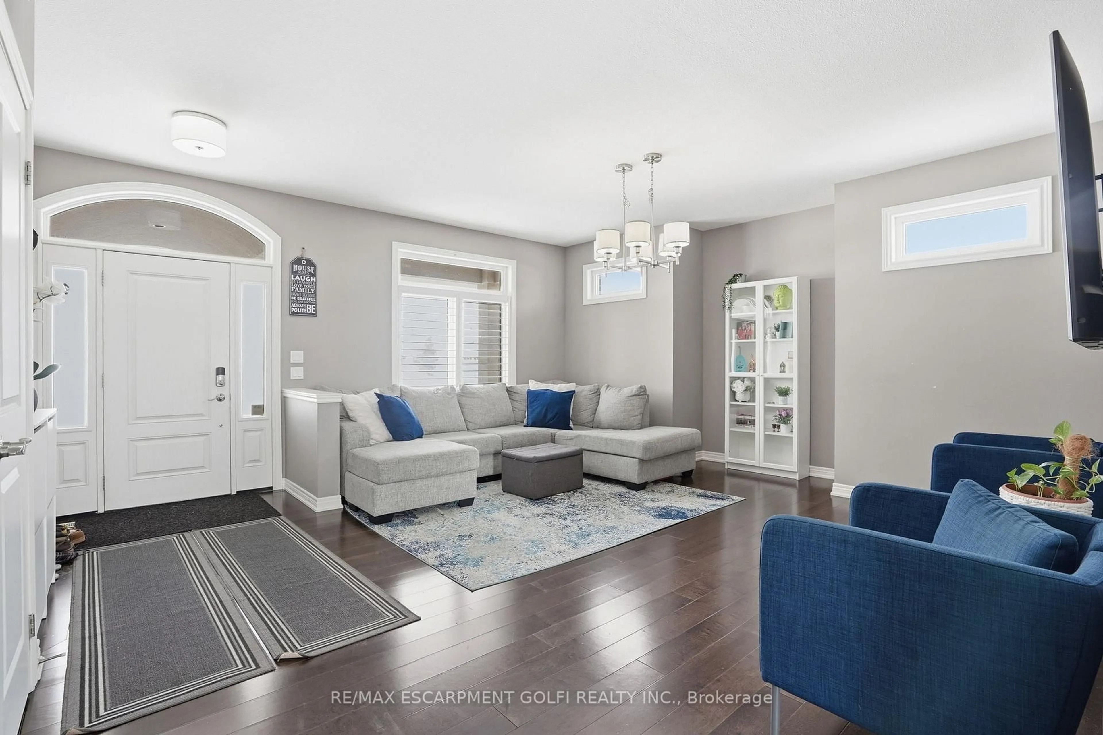 Living room with furniture, unknown for 9232 Shoveller Dr, Niagara Falls Ontario L2H 0M3