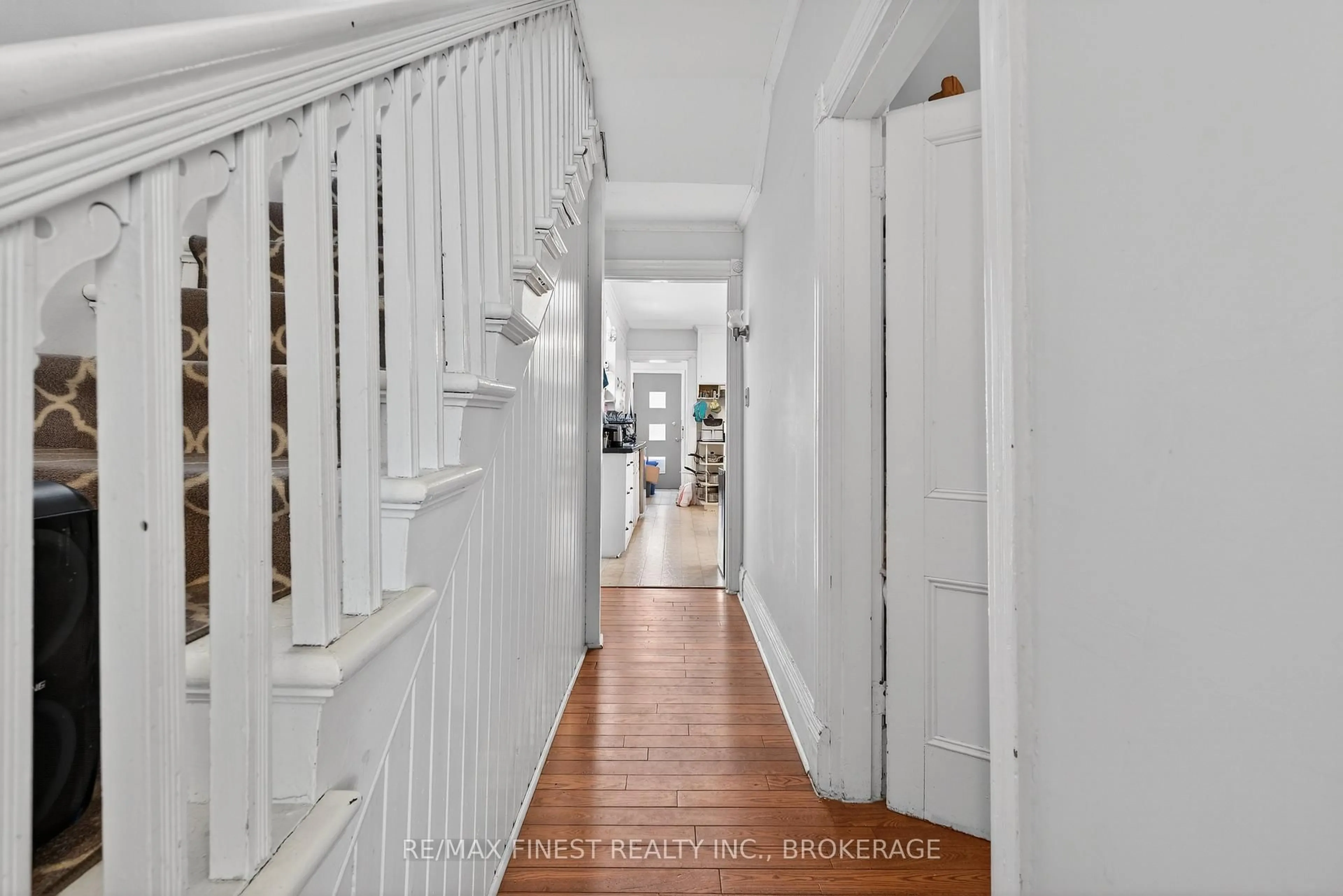 Indoor entryway for 431 BROCK St, Kingston Ontario K7L 1T5