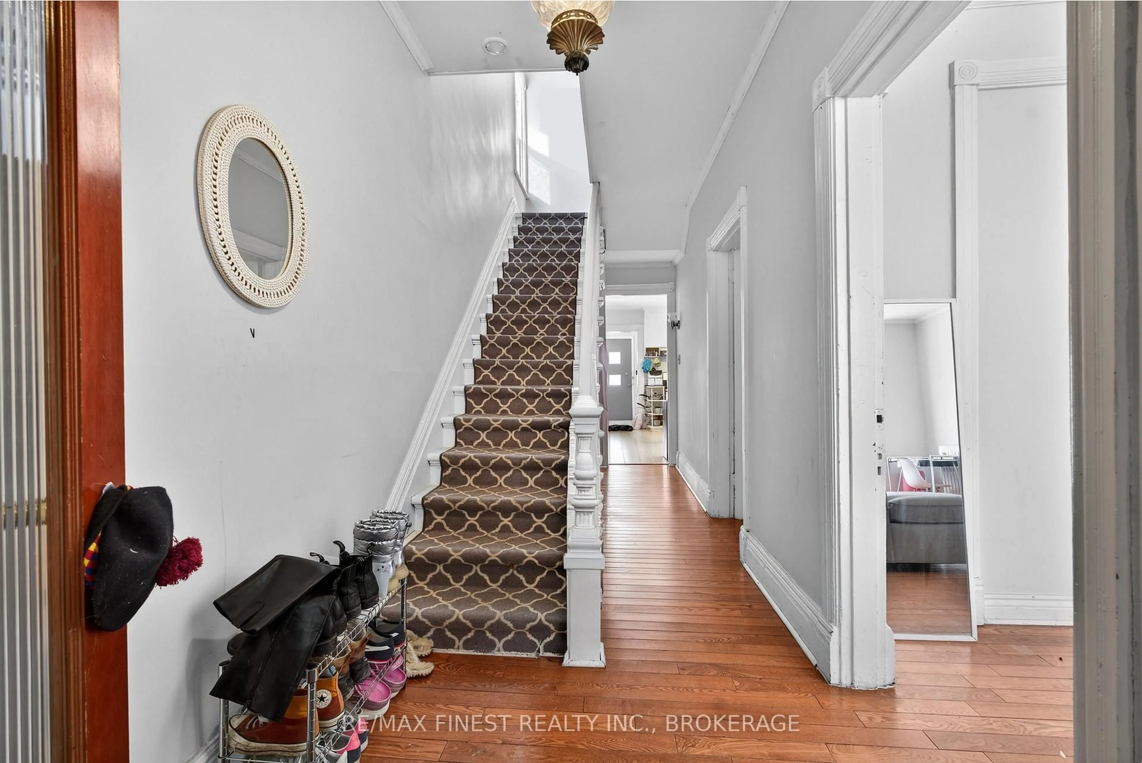 Indoor foyer for 431 BROCK St, Kingston Ontario K7L 1T5