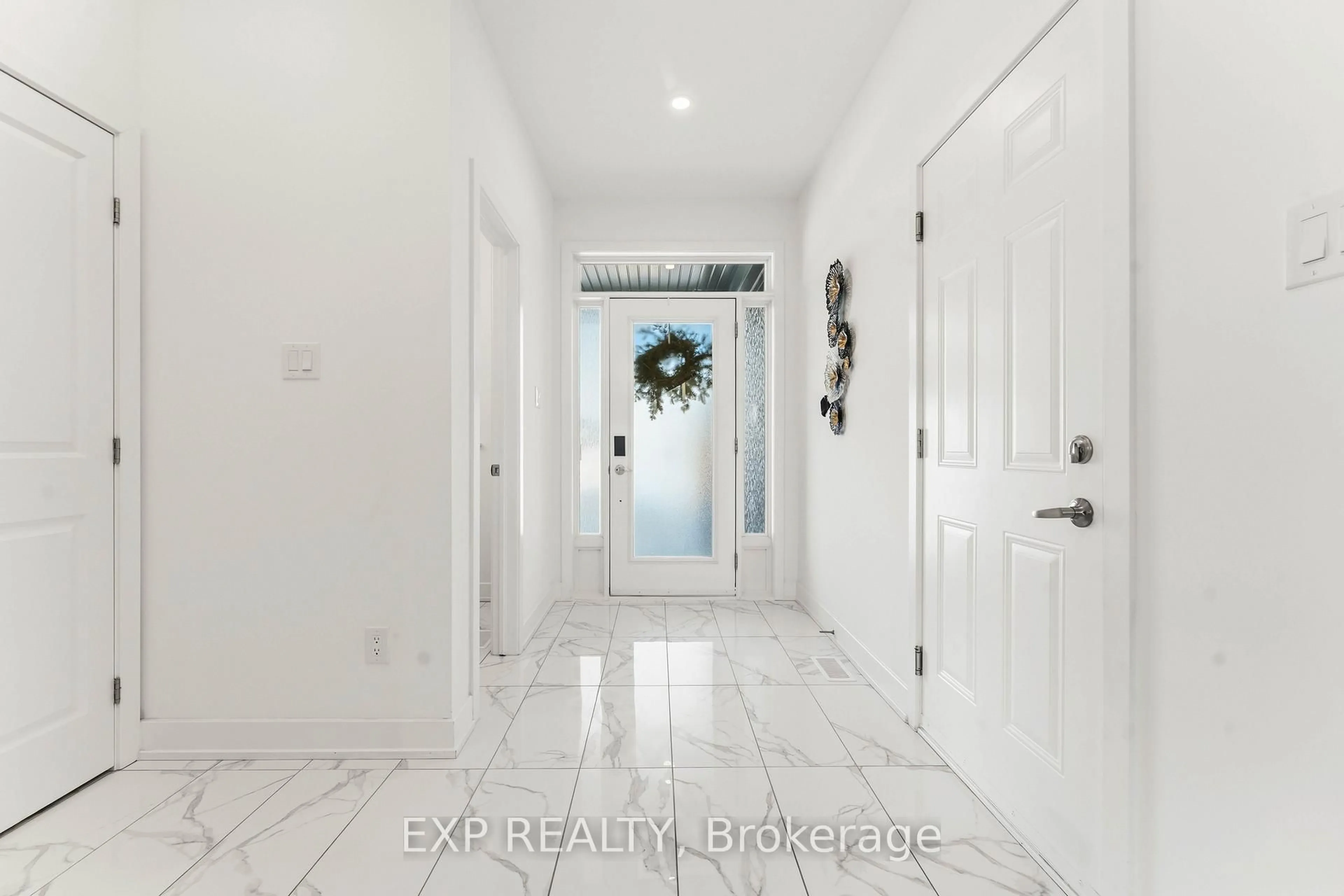 Indoor entryway for 212 Reisling Way, Ottawa Ontario K1T 0X1