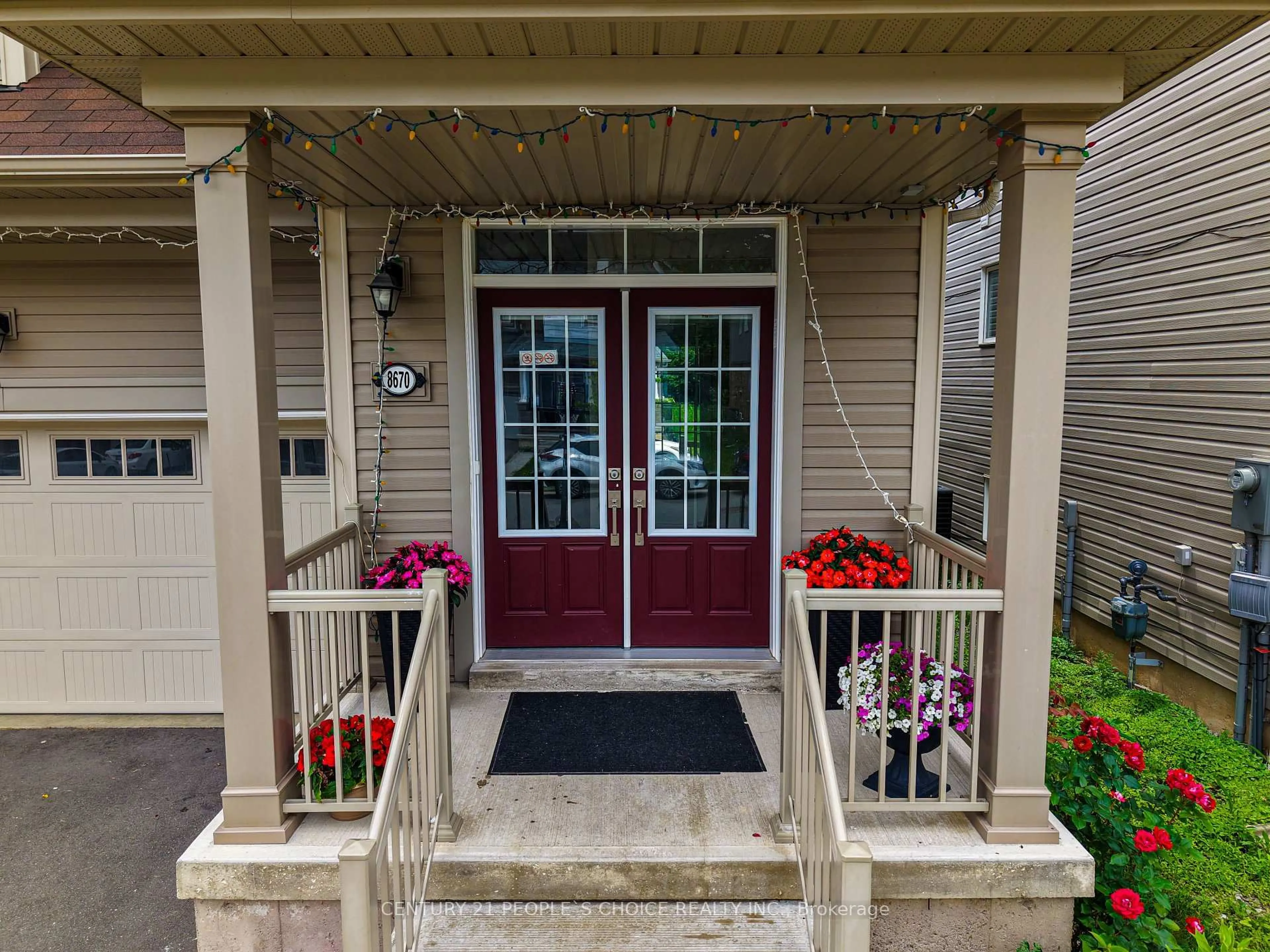 Indoor entryway for 8670 Chickory Tr, Niagara Falls Ontario L2H 3S5